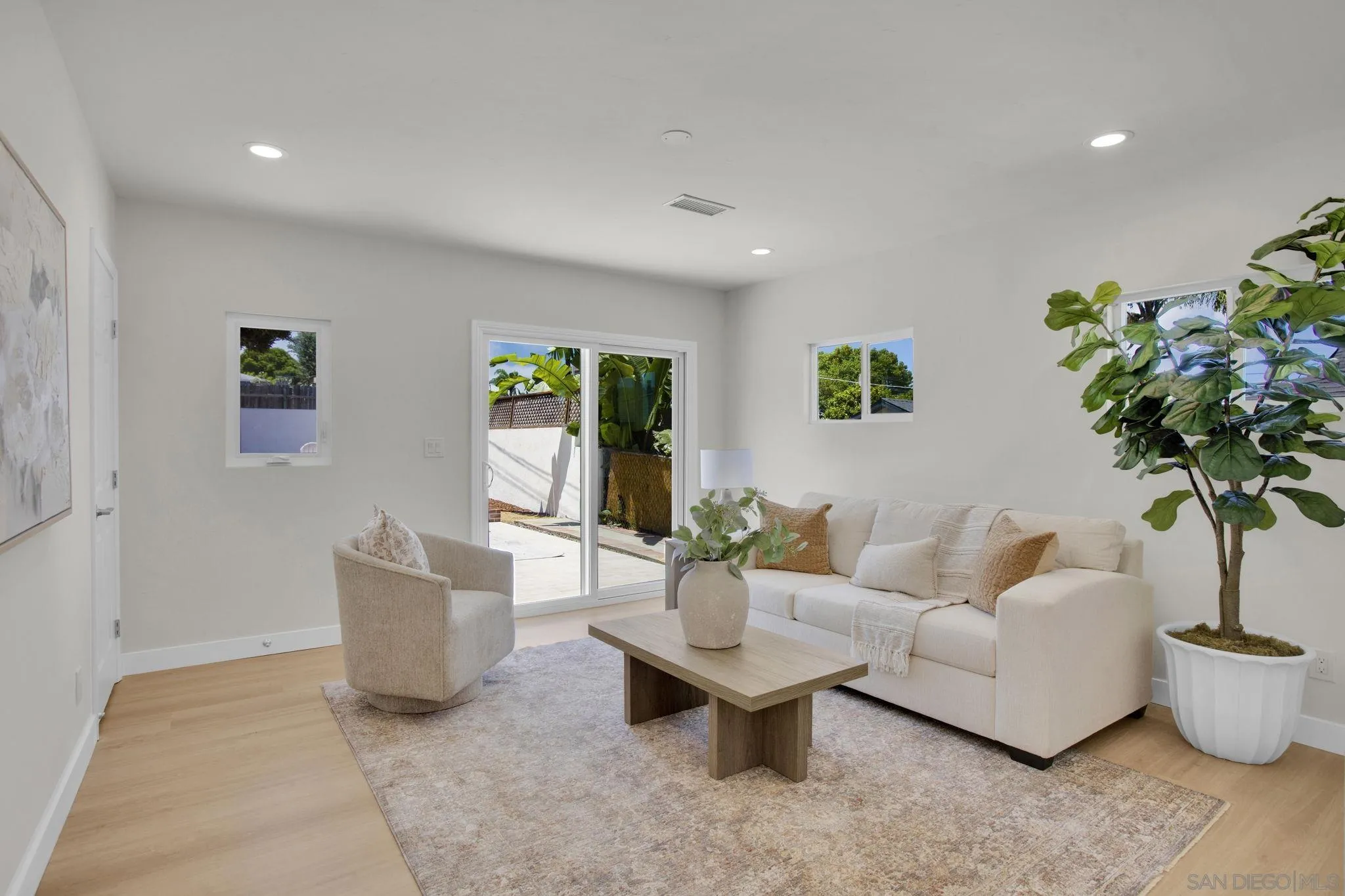 https://cdn.realtyfeed.com/cdn/127/260019185/2931237f58b873d24453e66f2dd1f8bd.webp