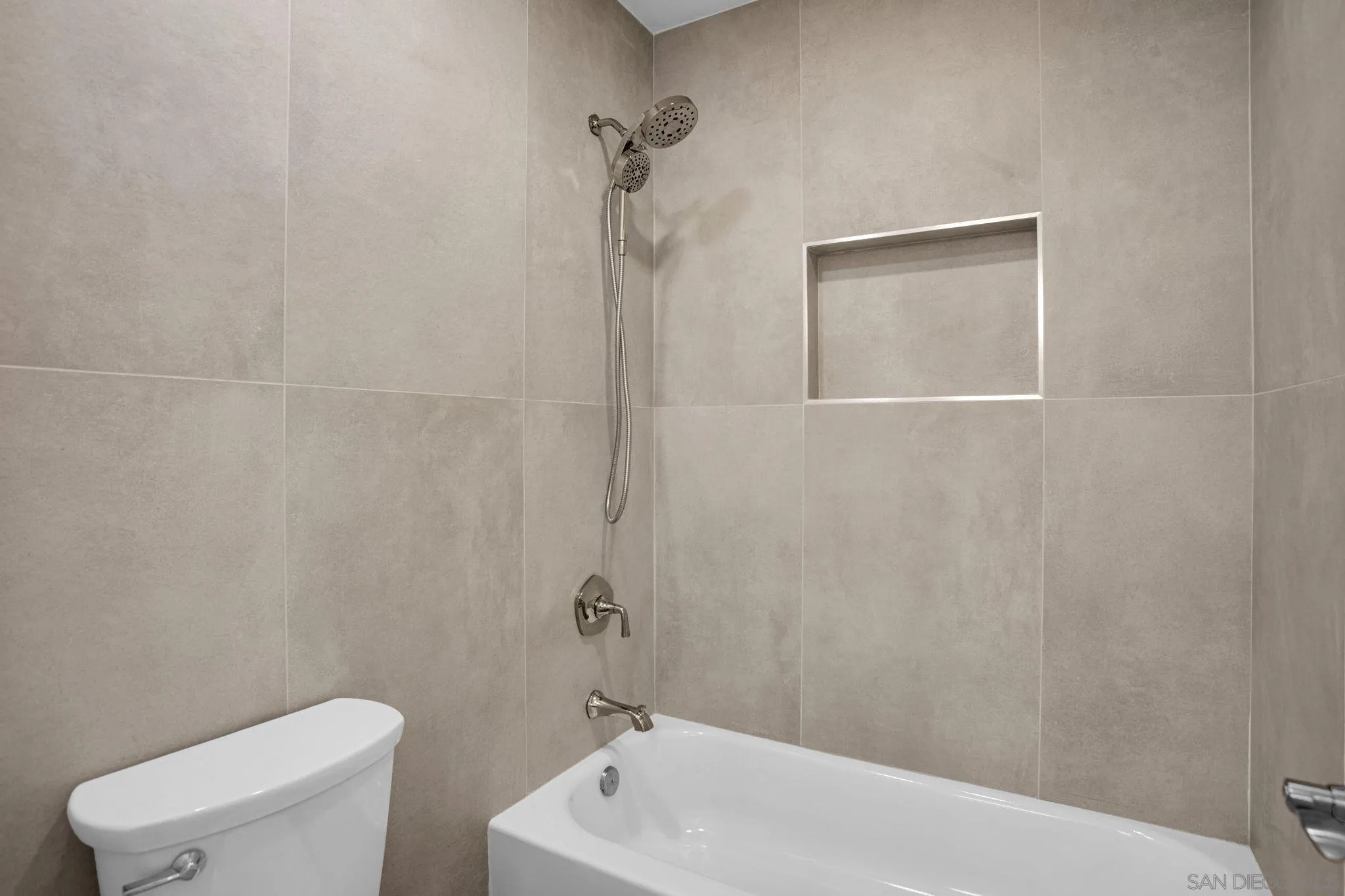 https://cdn.realtyfeed.com/cdn/127/260019185/4aadba93729db4b112d7e8ed13c8b8f4.webp