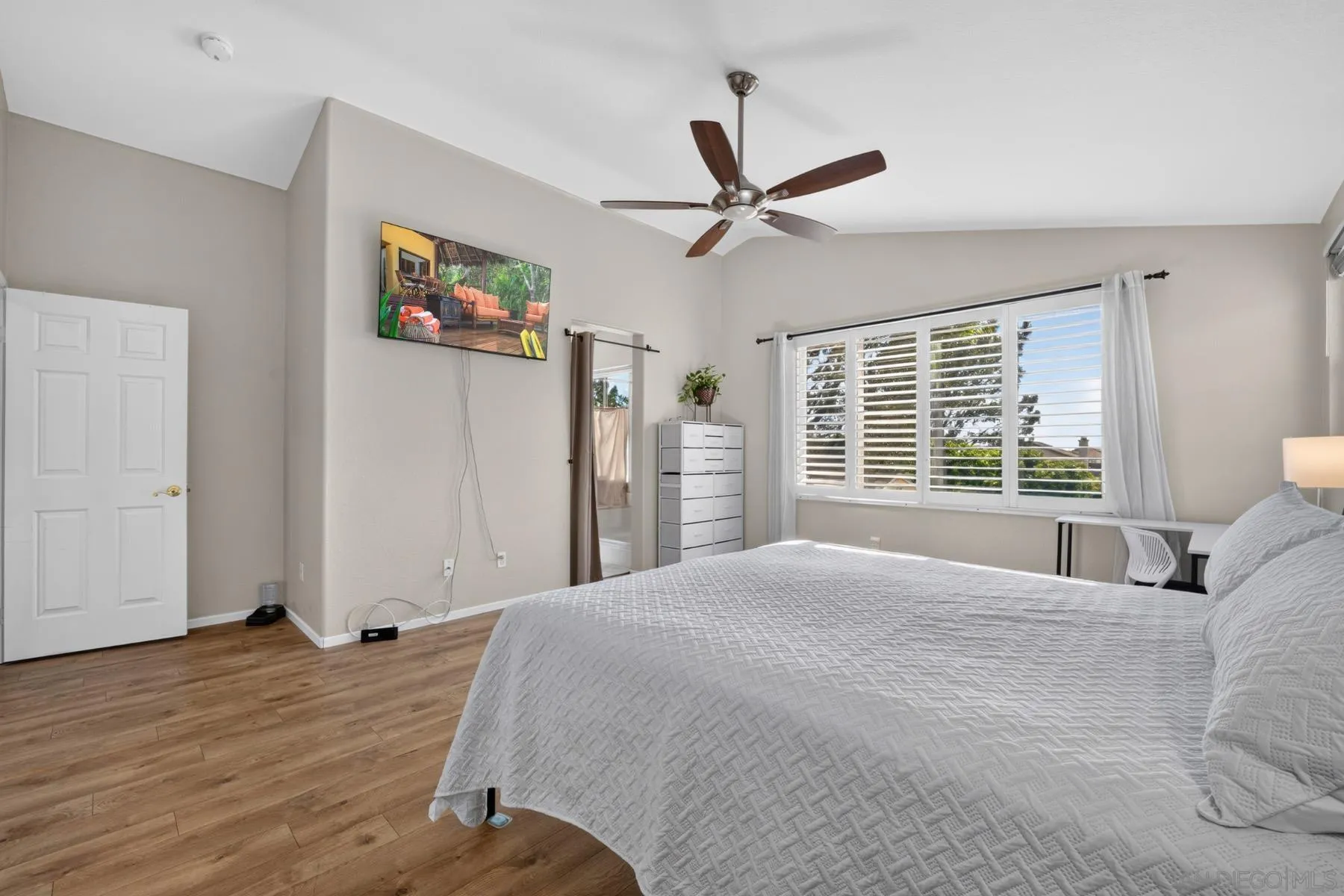 https://cdn.realtyfeed.com/cdn/127/260019186/02f3667bce0dd9cf4d54dc34f40fd19f.webp