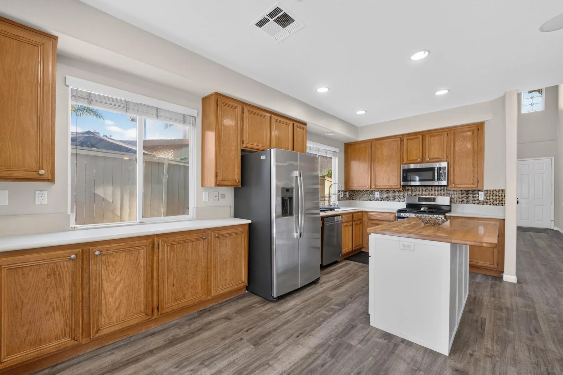 https://cdn.realtyfeed.com/cdn/127/260019186/2e1775ce4d94cf08fd424f28ddbdd035.webp