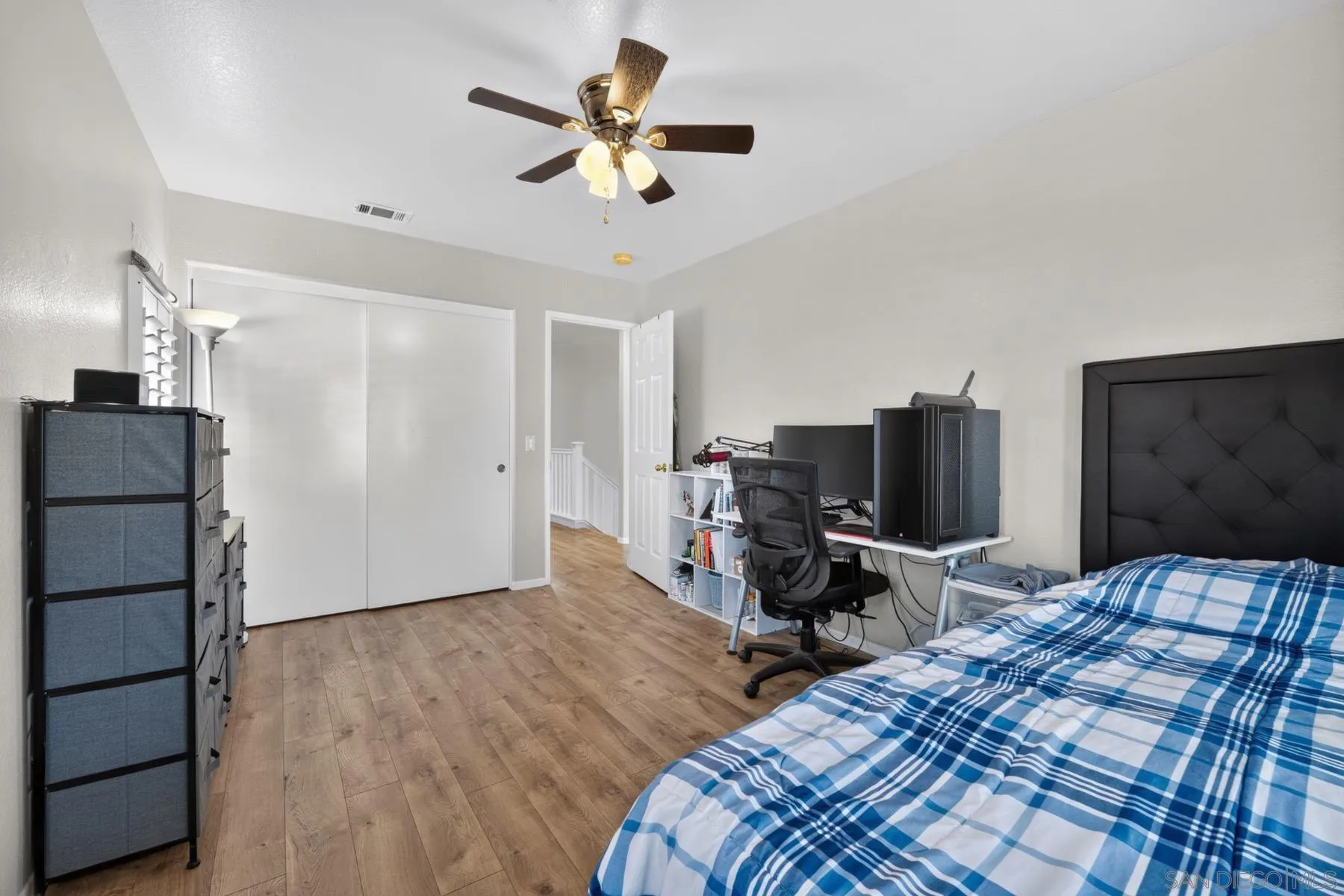 https://cdn.realtyfeed.com/cdn/127/260019186/54285419401b4e7cd7c800085e908773.webp