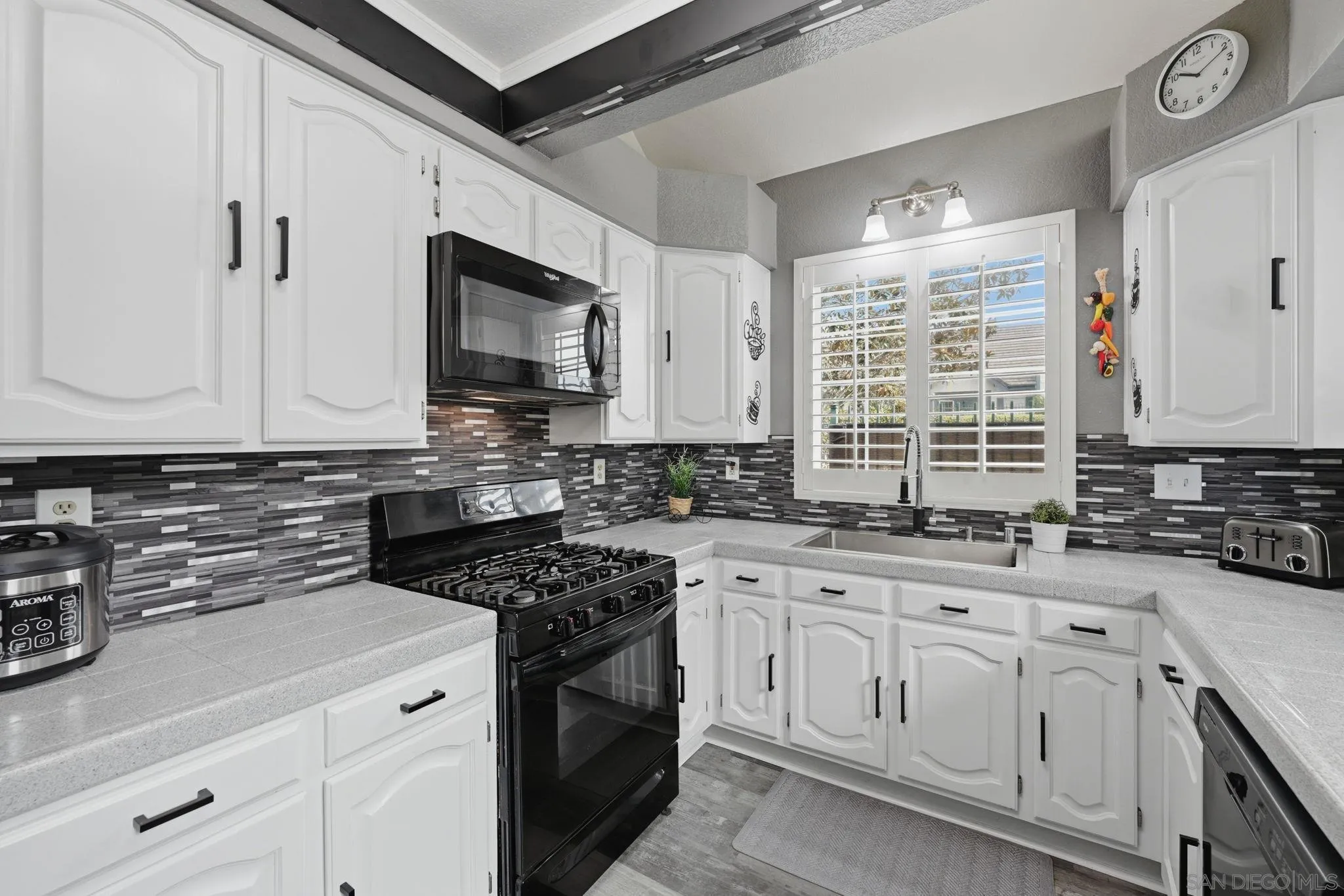 https://cdn.realtyfeed.com/cdn/127/260019195/0a00d723af5a7dc5898c278531406459.webp