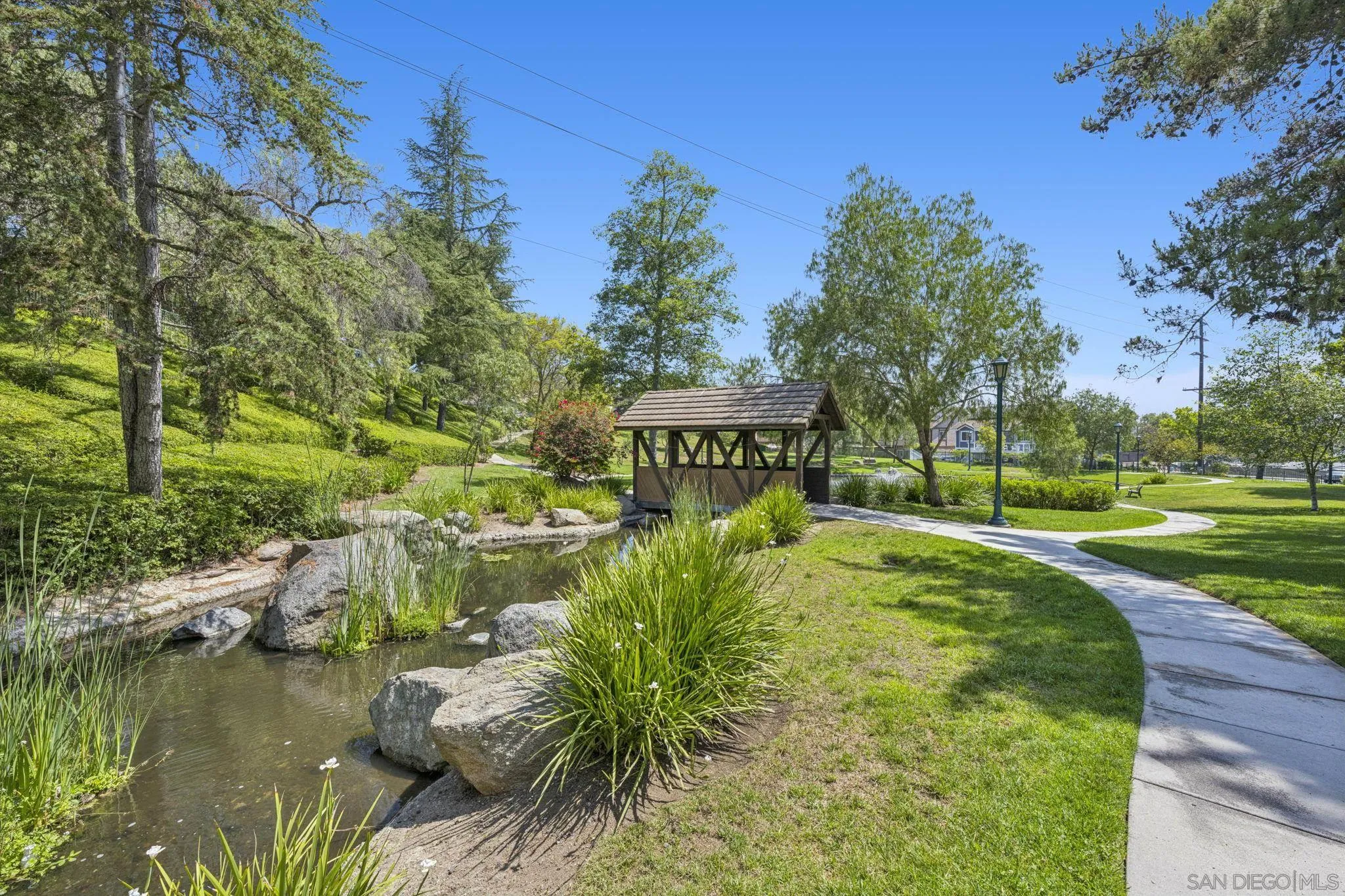 https://cdn.realtyfeed.com/cdn/127/260019195/25ea3e8aa6093678f4dd55a5d67cb109.webp