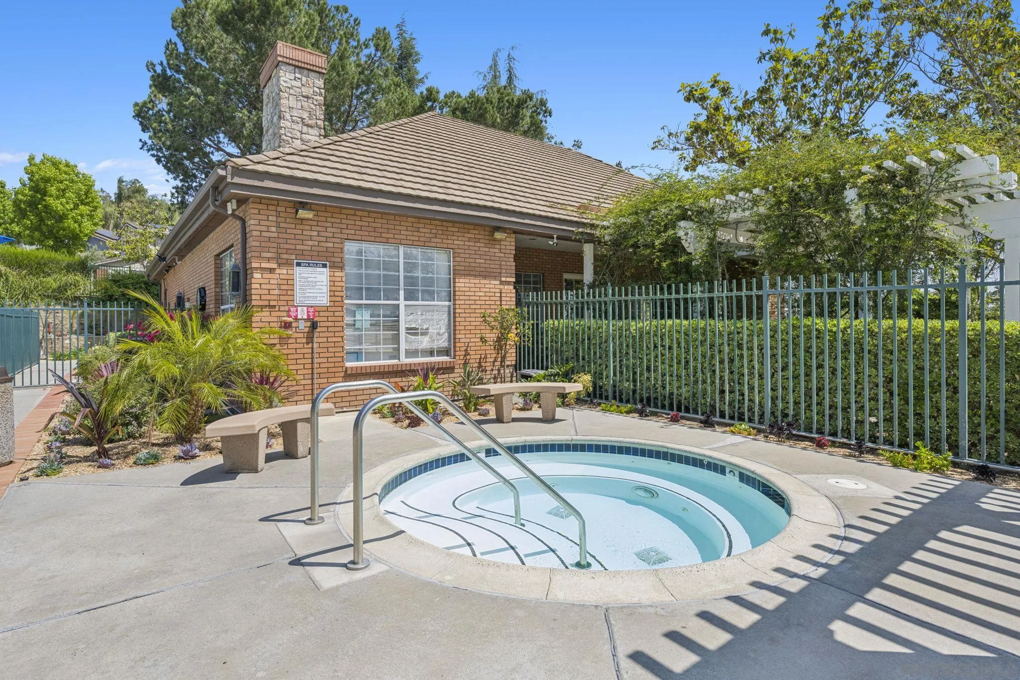 https://cdn.realtyfeed.com/cdn/127/260019195/69077521e553554800086a390ffc9409.webp