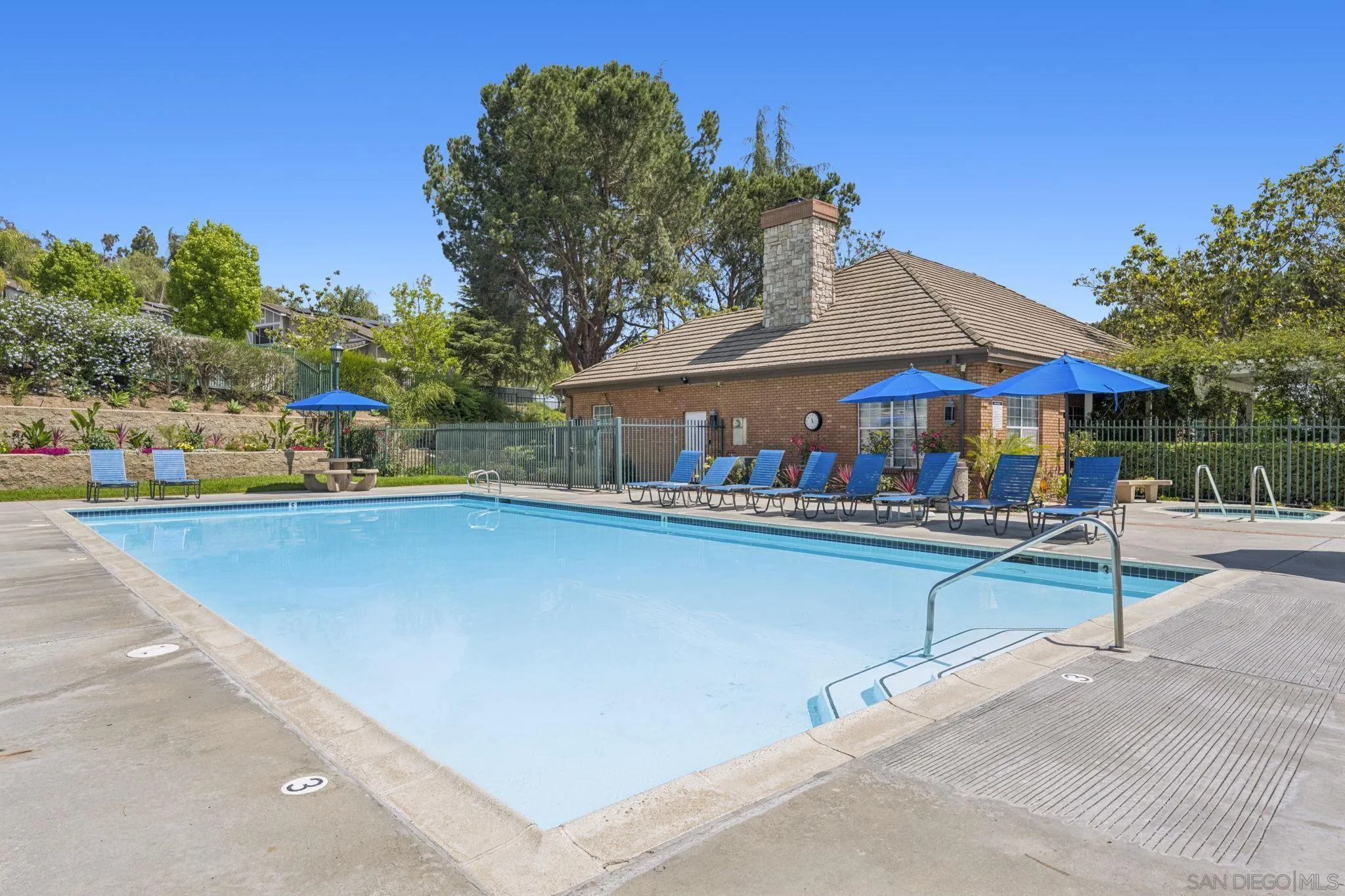 https://cdn.realtyfeed.com/cdn/127/260019195/8929bc5f569c8f0bf055cf49cb68f2ea.webp