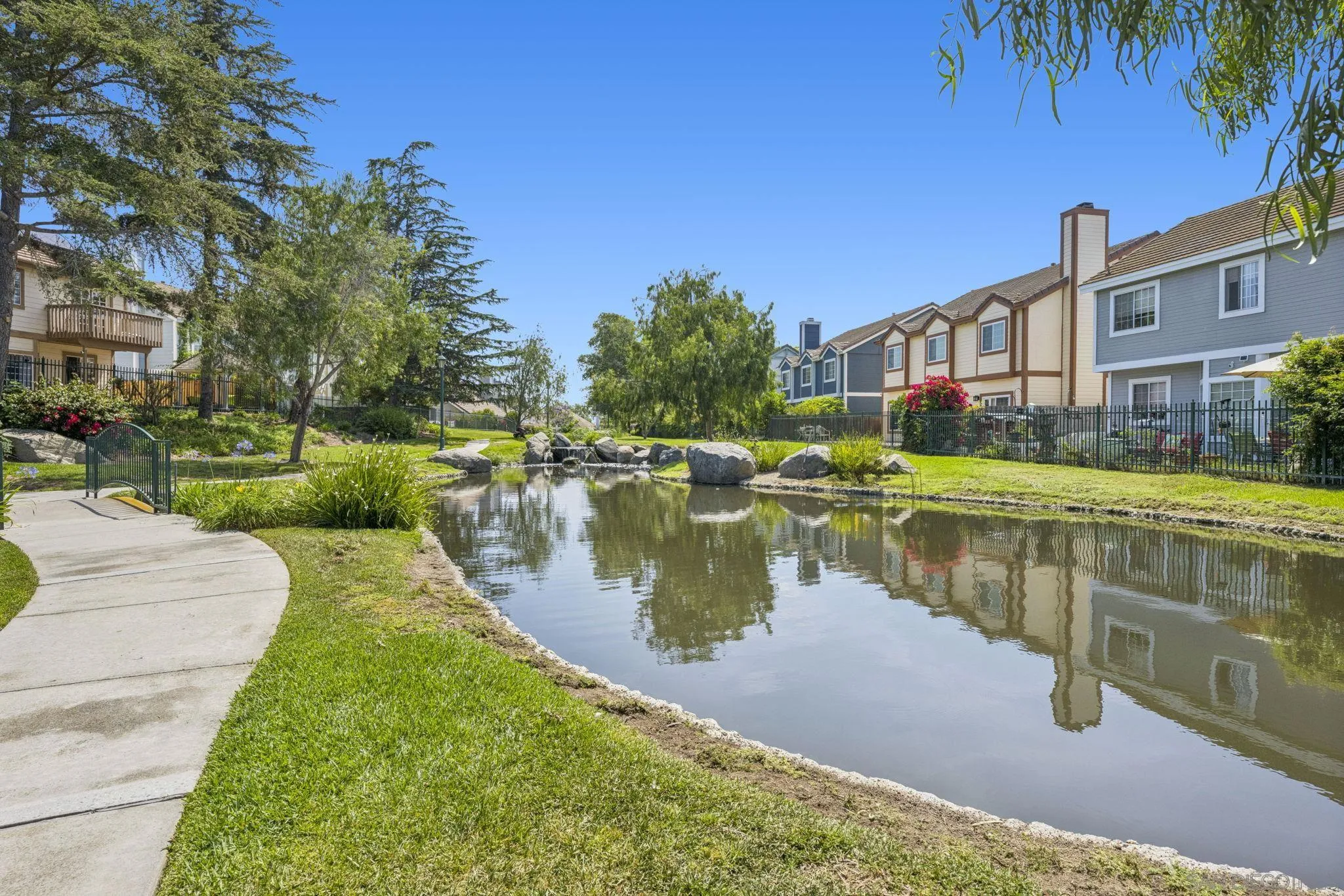 https://cdn.realtyfeed.com/cdn/127/260019195/c3232a2fc543395ec760ada7fbc19d95.webp
