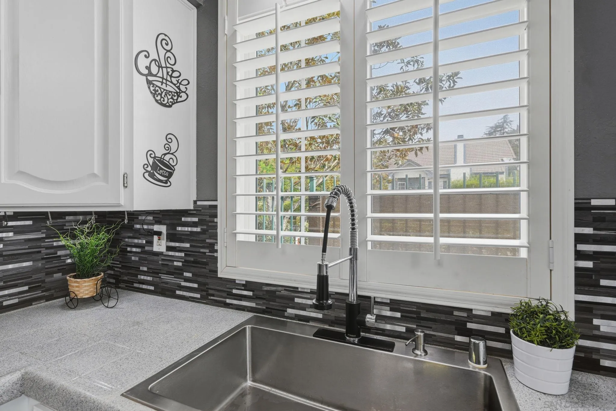 https://cdn.realtyfeed.com/cdn/127/260019195/fc3bd694f6d69cce2409138c20e08edc.webp