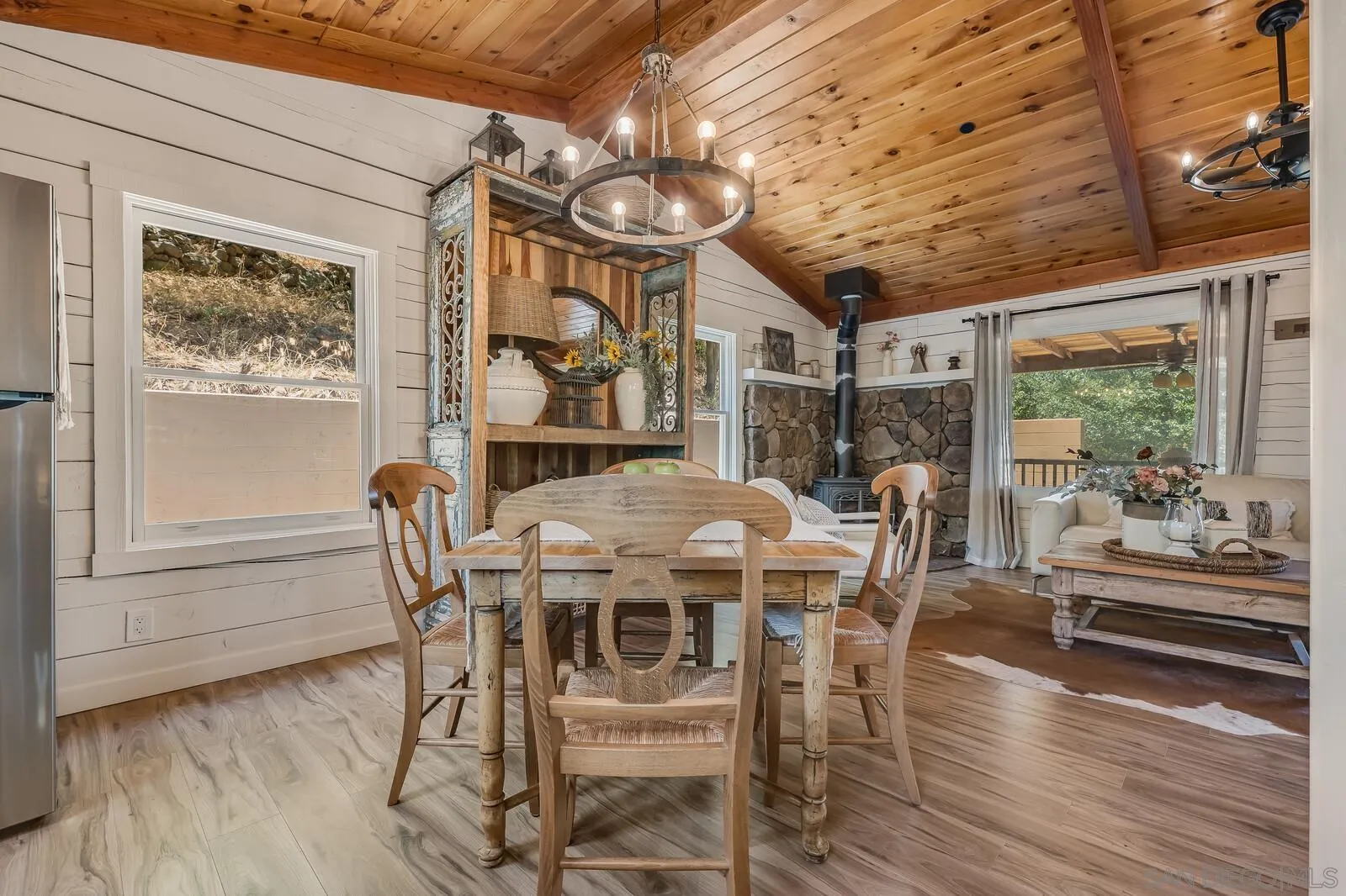 https://cdn.realtyfeed.com/cdn/127/260019199/2057ee49036858104275accf7dec54a7.webp