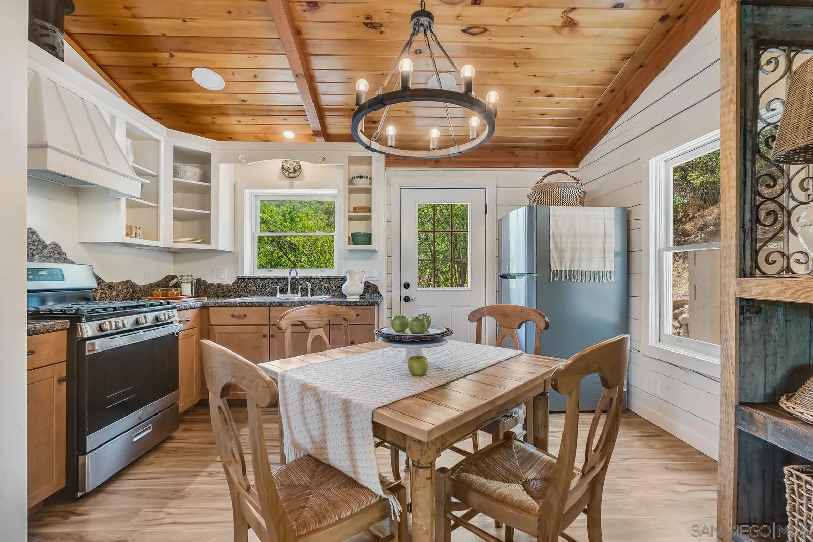 https://cdn.realtyfeed.com/cdn/127/260019199/37c8bbe48ab257515832953ae534084a.webp