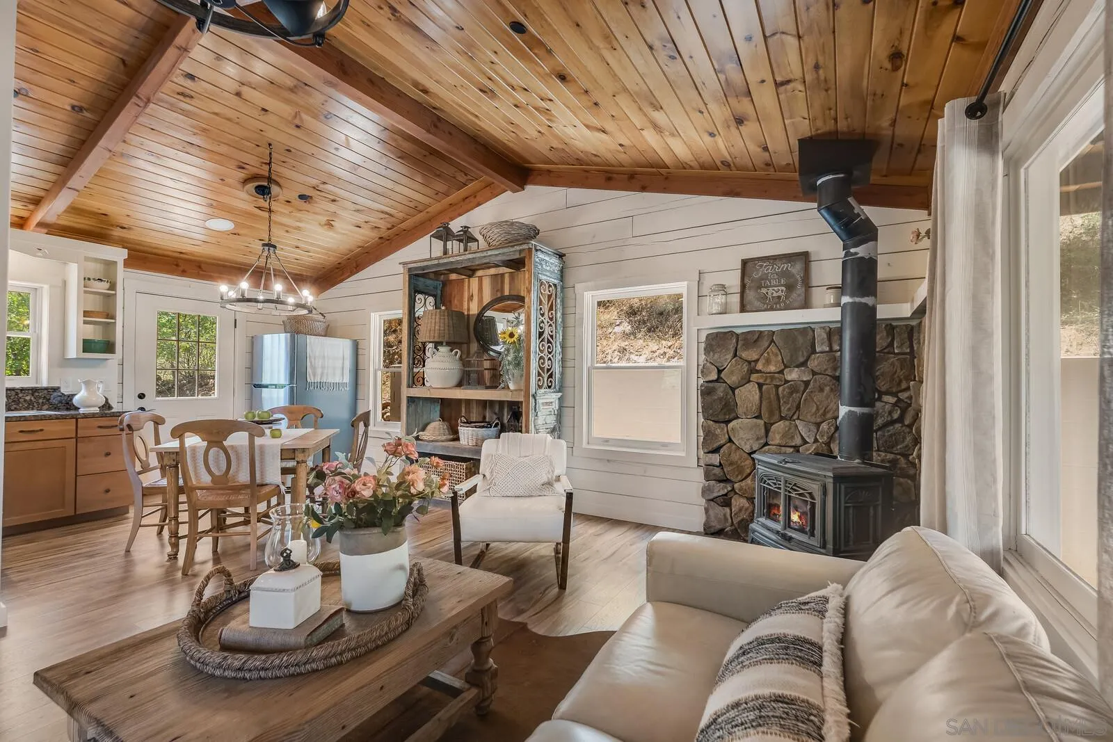 https://cdn.realtyfeed.com/cdn/127/260019199/40577c7a219e9e14e286ae62d3f22a3f.webp