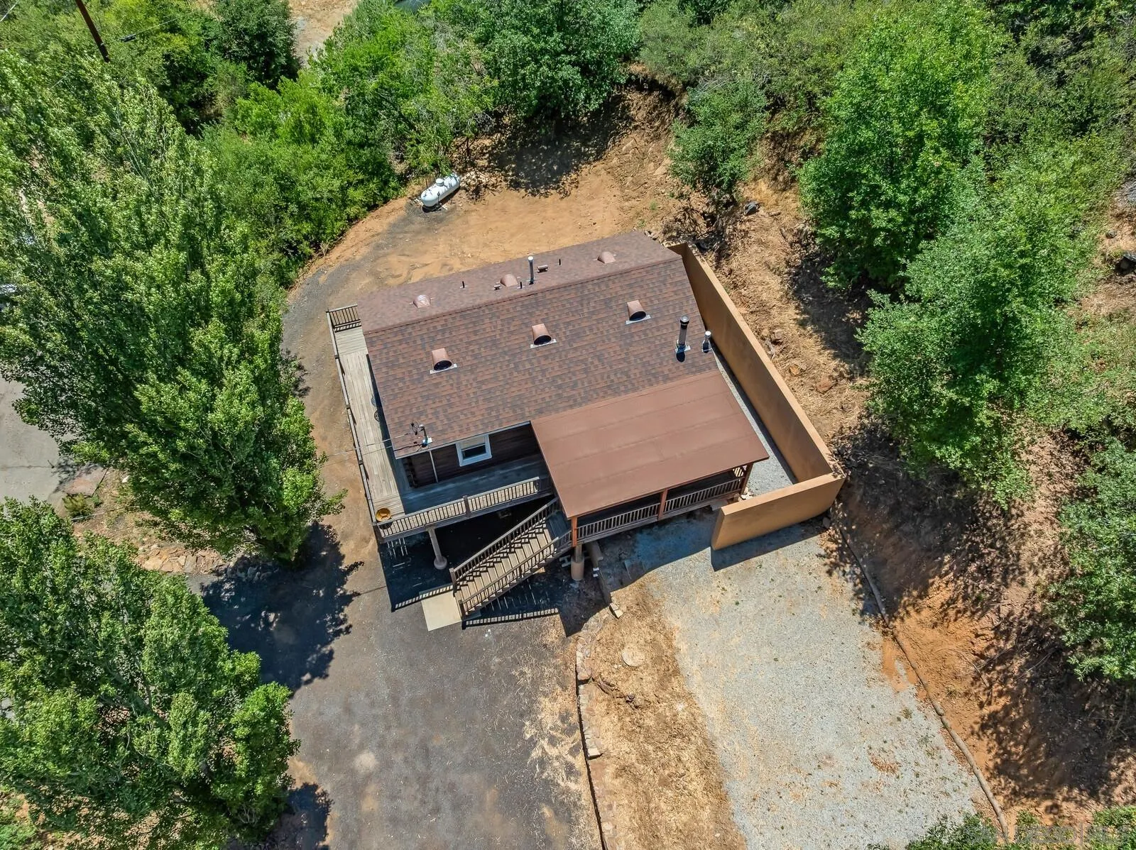 https://cdn.realtyfeed.com/cdn/127/260019199/407f1febe5a1b735d543df21d037728e.webp