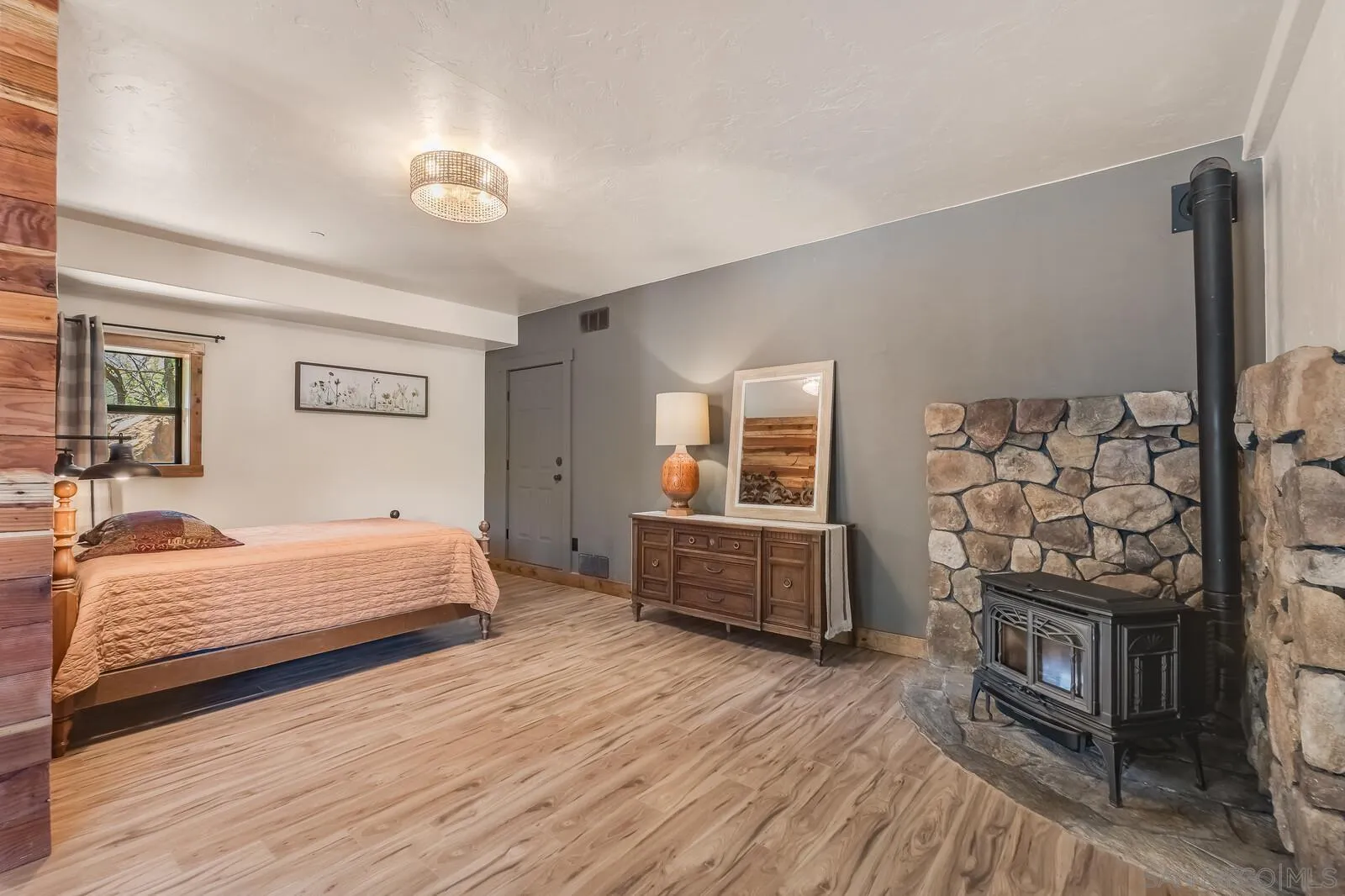 https://cdn.realtyfeed.com/cdn/127/260019199/bbc747b6c804a533f9d0d6a3327e213d.webp