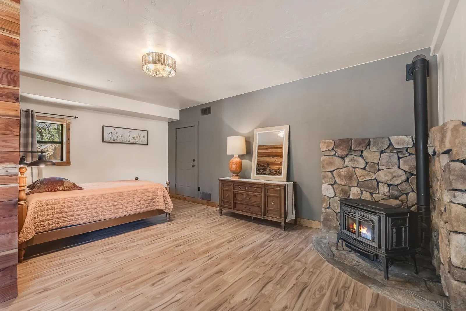 https://cdn.realtyfeed.com/cdn/127/260019199/cbf1b9e28af9150a30db768a52f2d64a.webp
