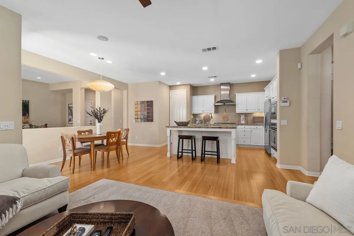 https://cdn.realtyfeed.com/cdn/127/260019202/edda939d182e45170e92c51f7be4bf38.webp