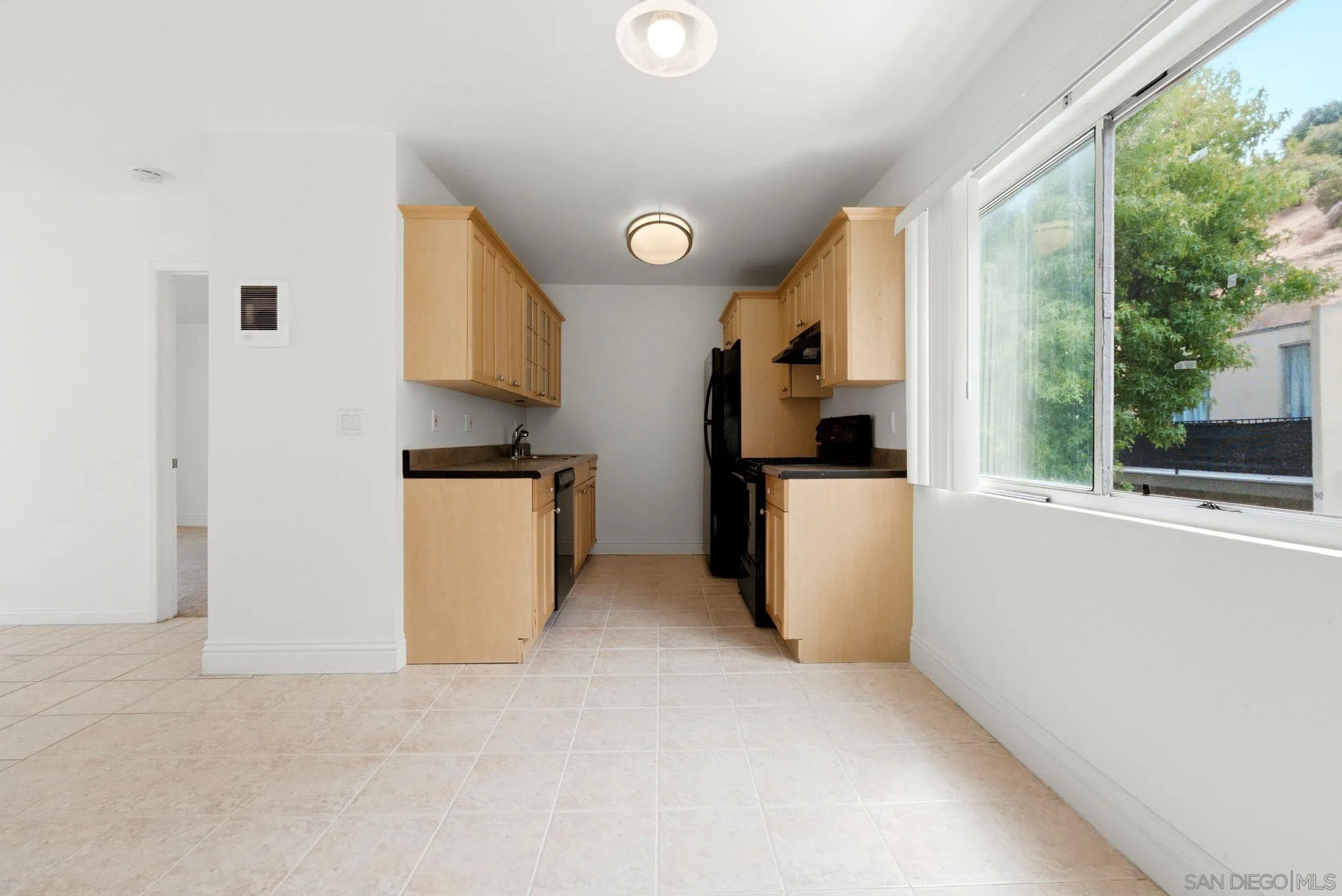 Photo #3: 260019204 Listing: Photo #3