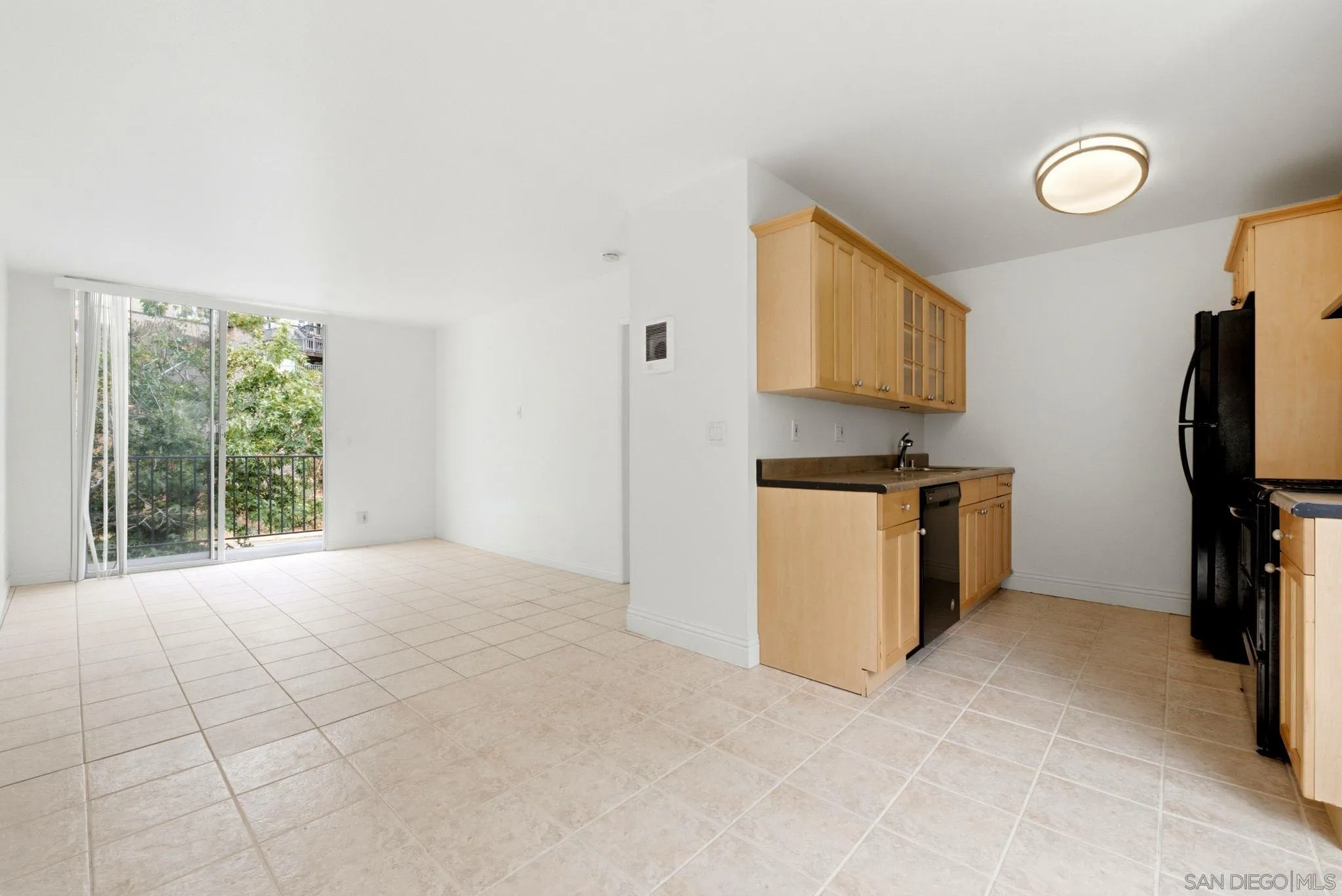 Photo #2: 260019204 Listing: Photo #2