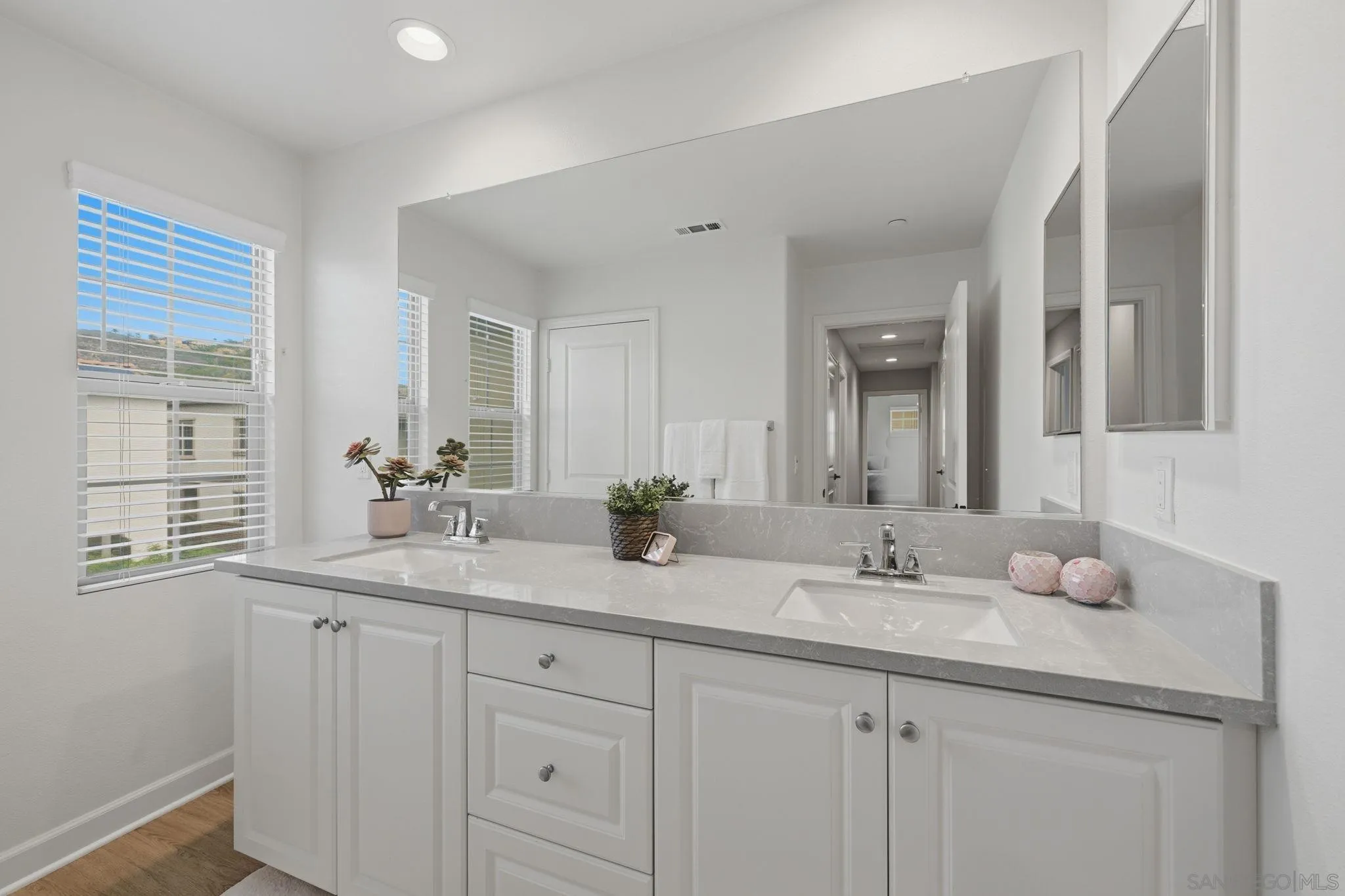 Photo #25: 260019205 Listing: Photo #25