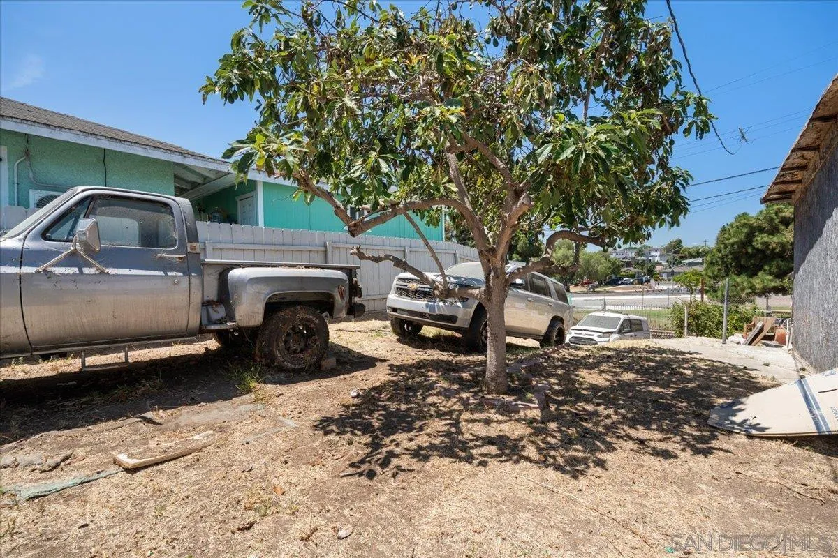 https://cdn.realtyfeed.com/cdn/127/260019206/8d2a4a4387396b9d081f9ab8391e8266.webp