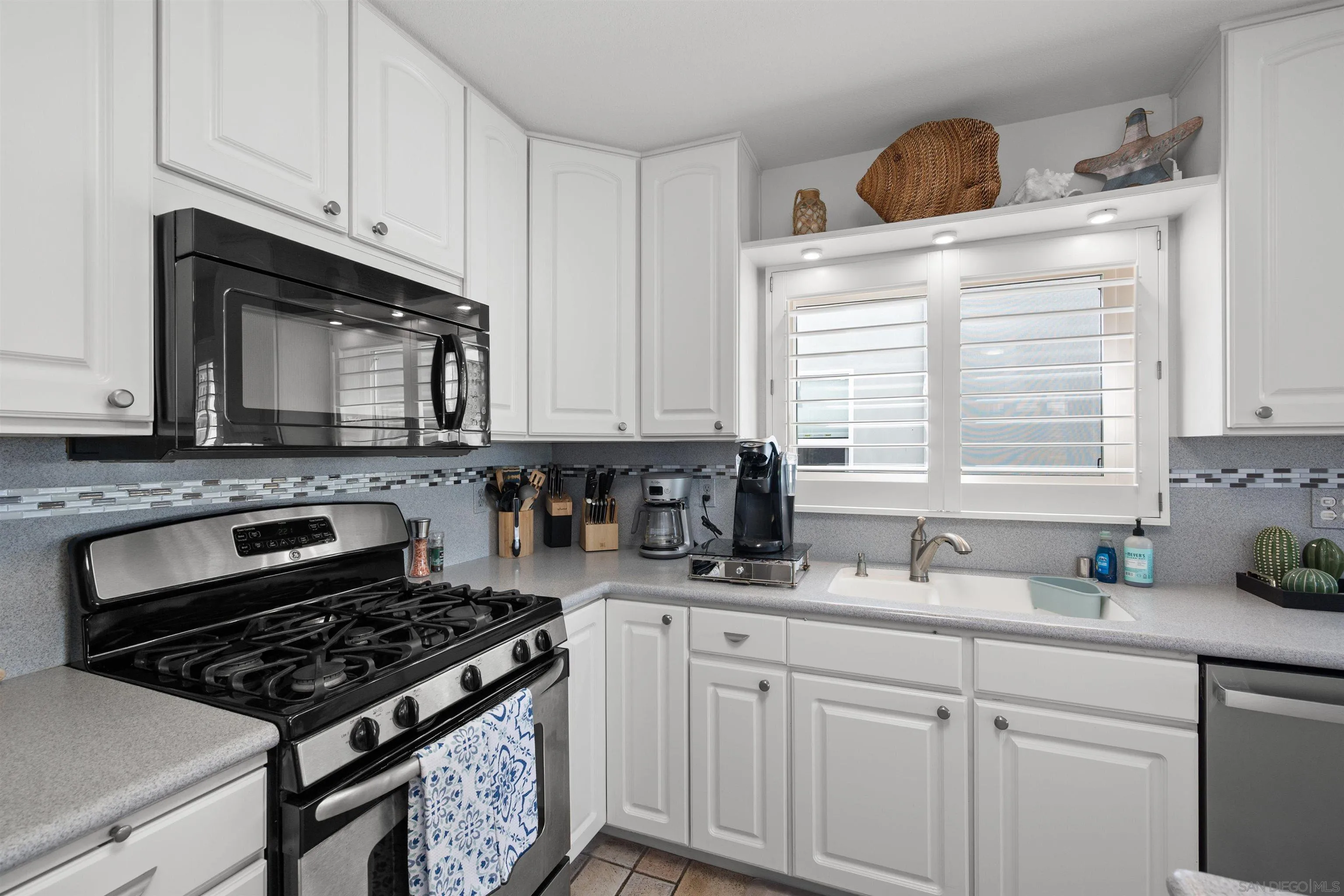 https://cdn.realtyfeed.com/cdn/127/260019211/2e637532bde59550a73faa3138b74033.webp