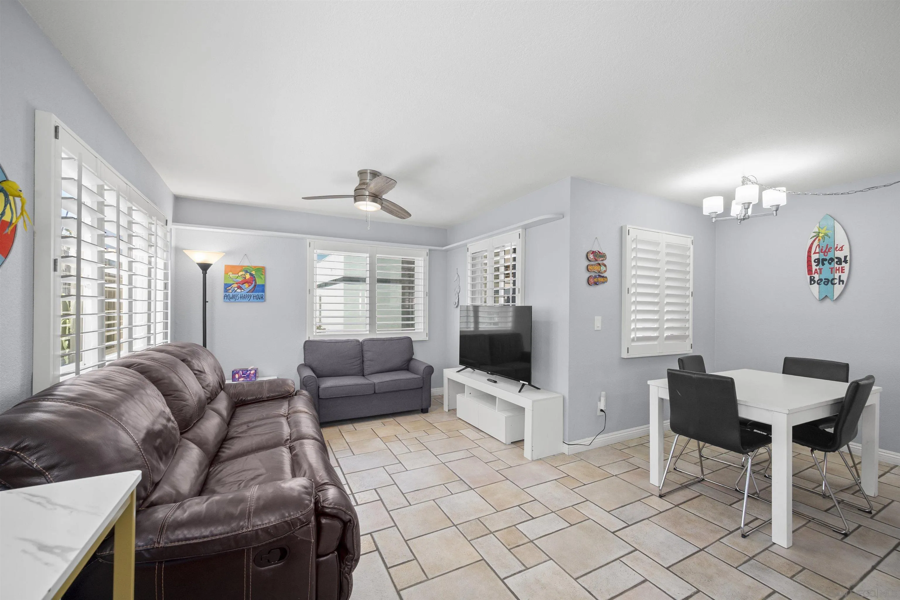 https://cdn.realtyfeed.com/cdn/127/260019211/3189037d31c3d035135f63114a1b75fc.webp