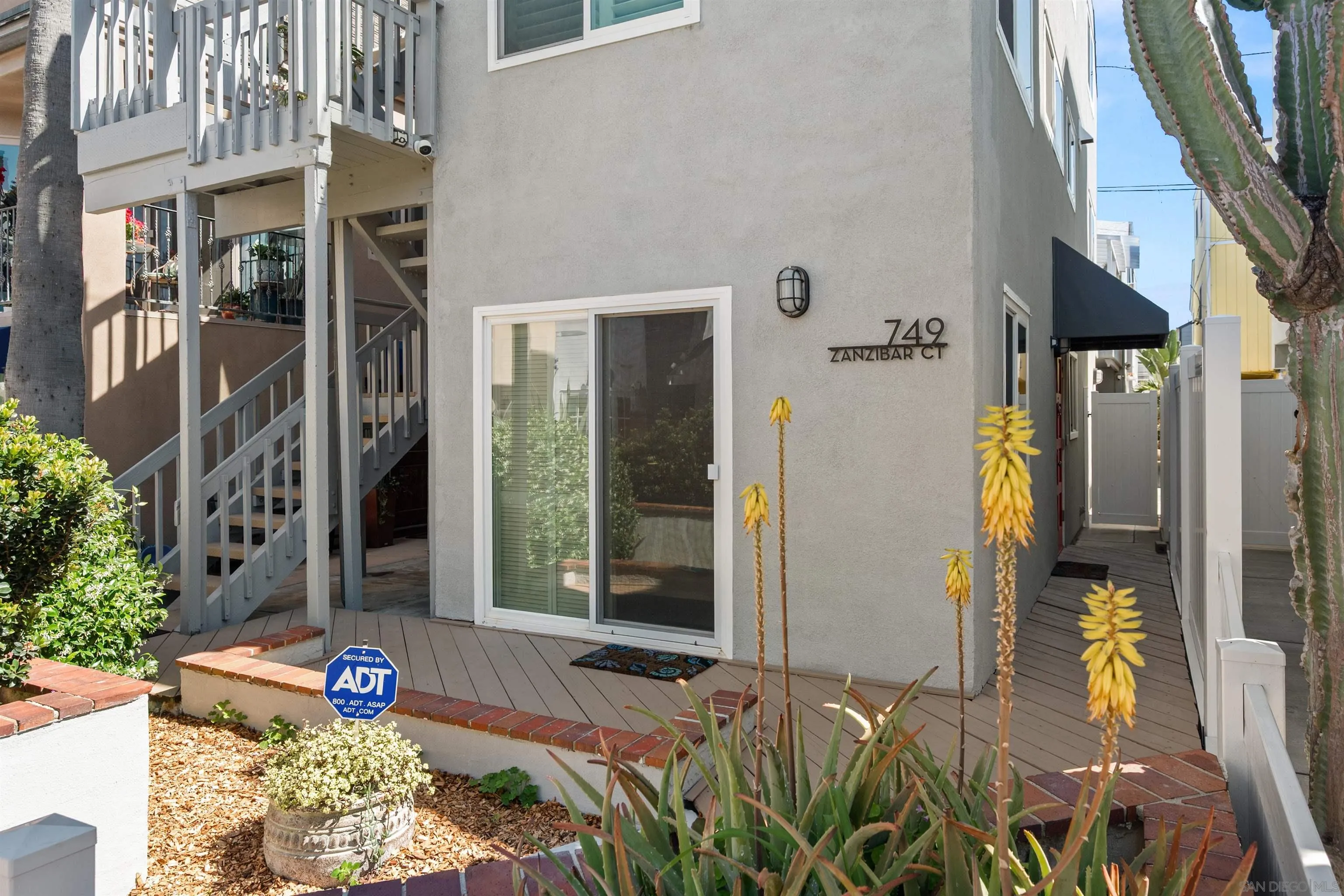 https://cdn.realtyfeed.com/cdn/127/260019211/384fc2ce09ac24e222c02a1e6ad695fa.webp