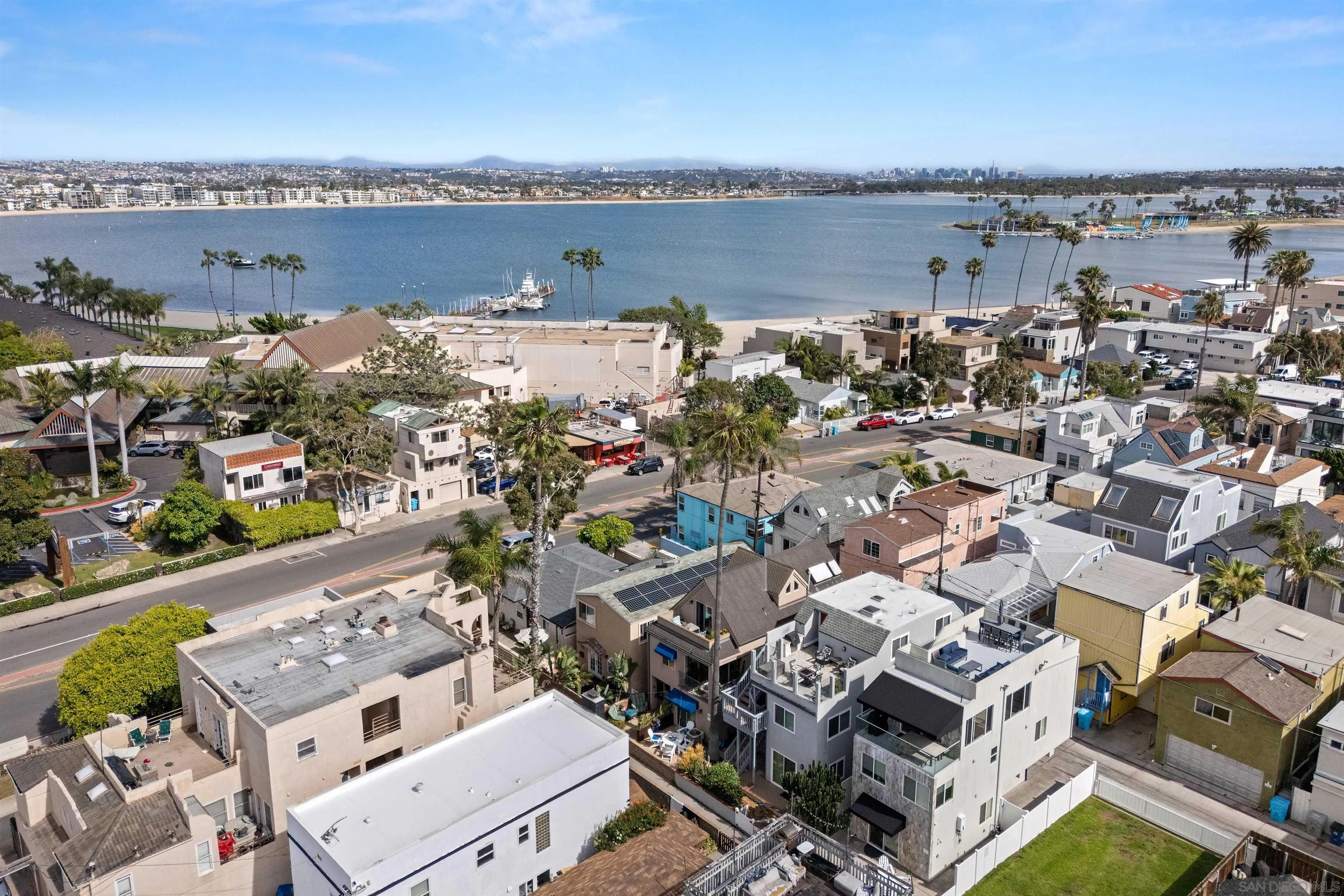 https://cdn.realtyfeed.com/cdn/127/260019211/a5dc02b2ddf34c153c9eecfe74bb336e.webp