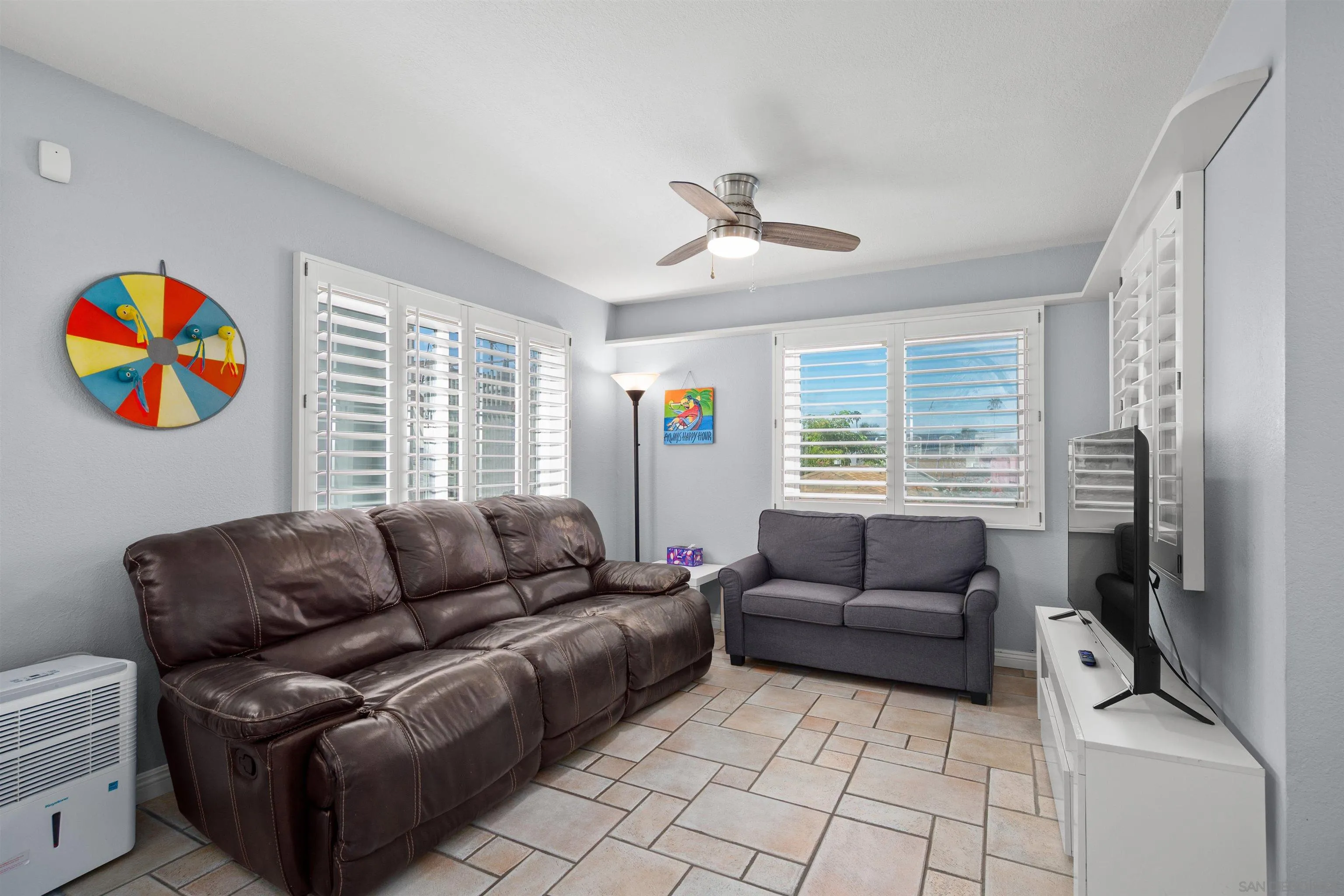 https://cdn.realtyfeed.com/cdn/127/260019211/b8043f1c8a891a4f28982193dbbb2d36.webp