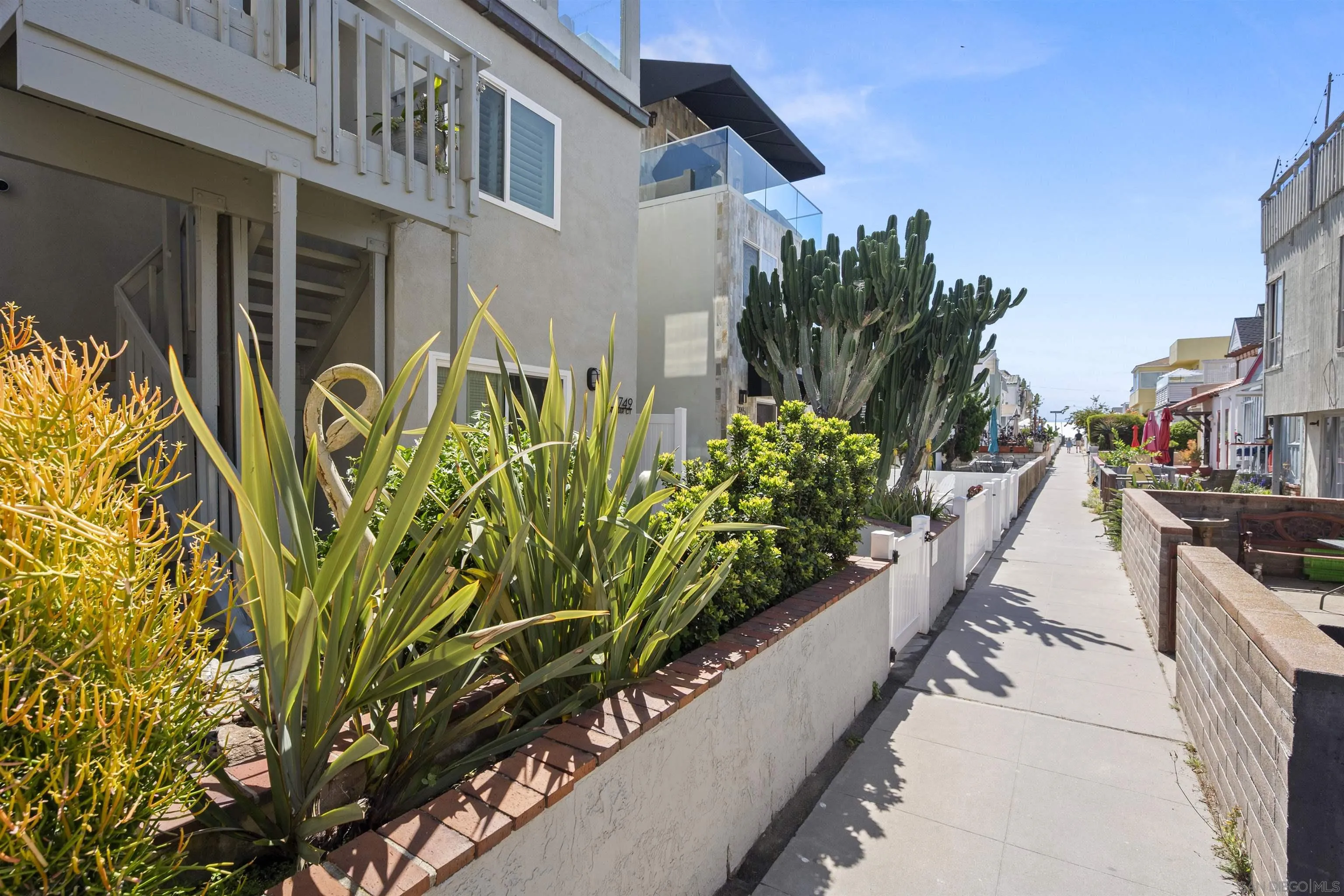 https://cdn.realtyfeed.com/cdn/127/260019211/ce9f8d4034d862ed57d1f716cf2b9cfc.webp