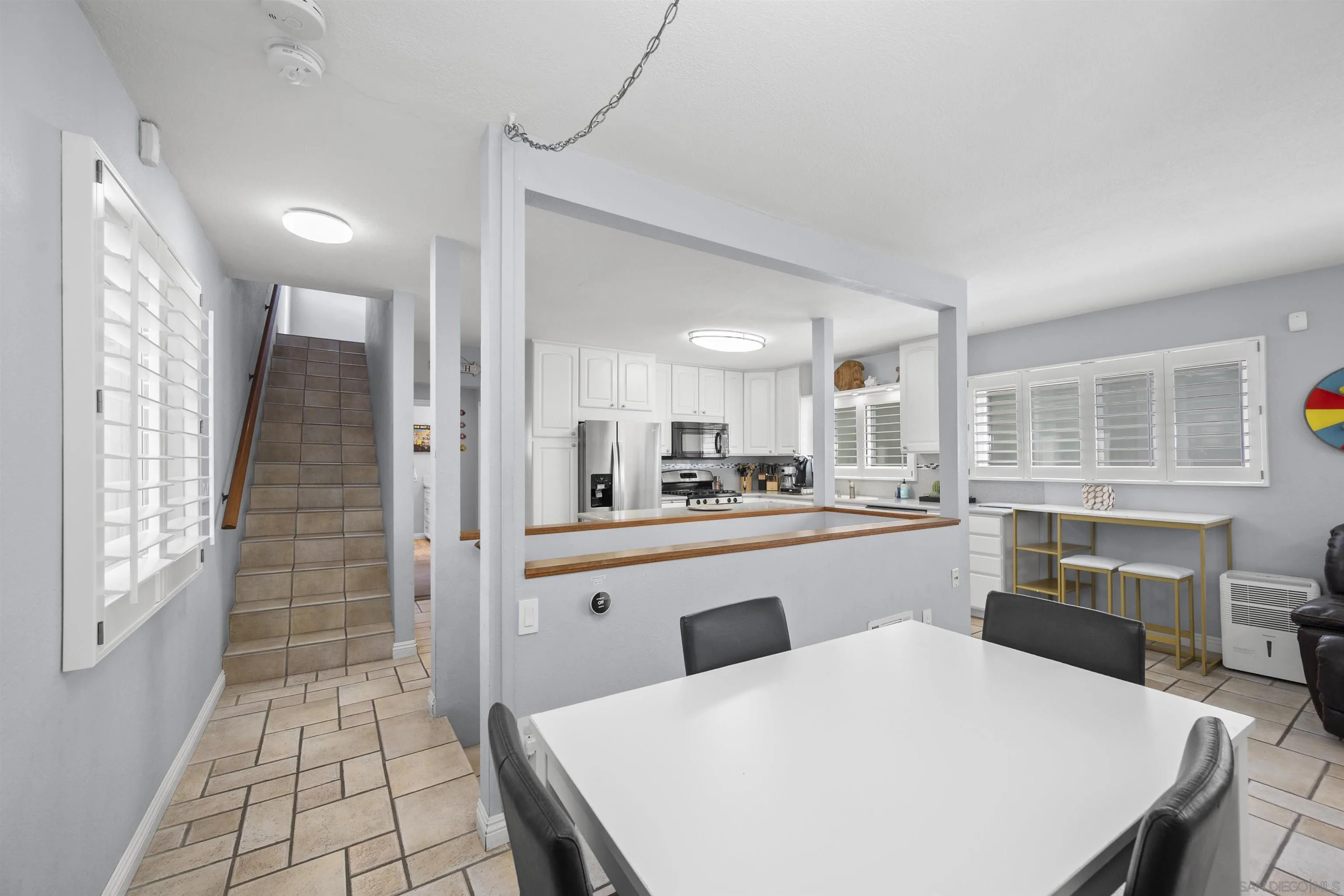 https://cdn.realtyfeed.com/cdn/127/260019211/dc1e4829480d29b37d63051f81ebb3a4.webp