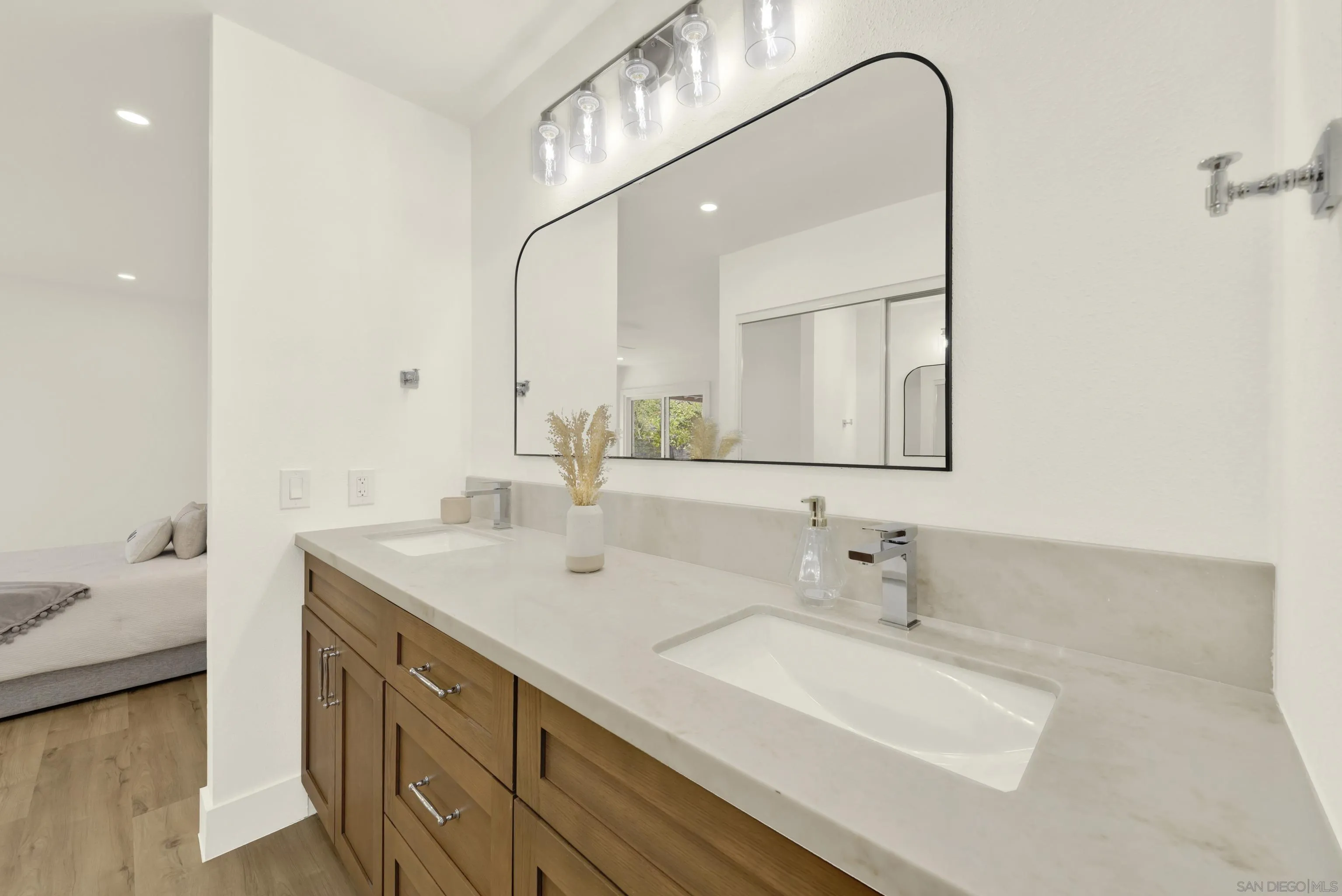 https://cdn.realtyfeed.com/cdn/127/260019212/5532ac8169e8ac34cb8aeab46e14b2b4.webp