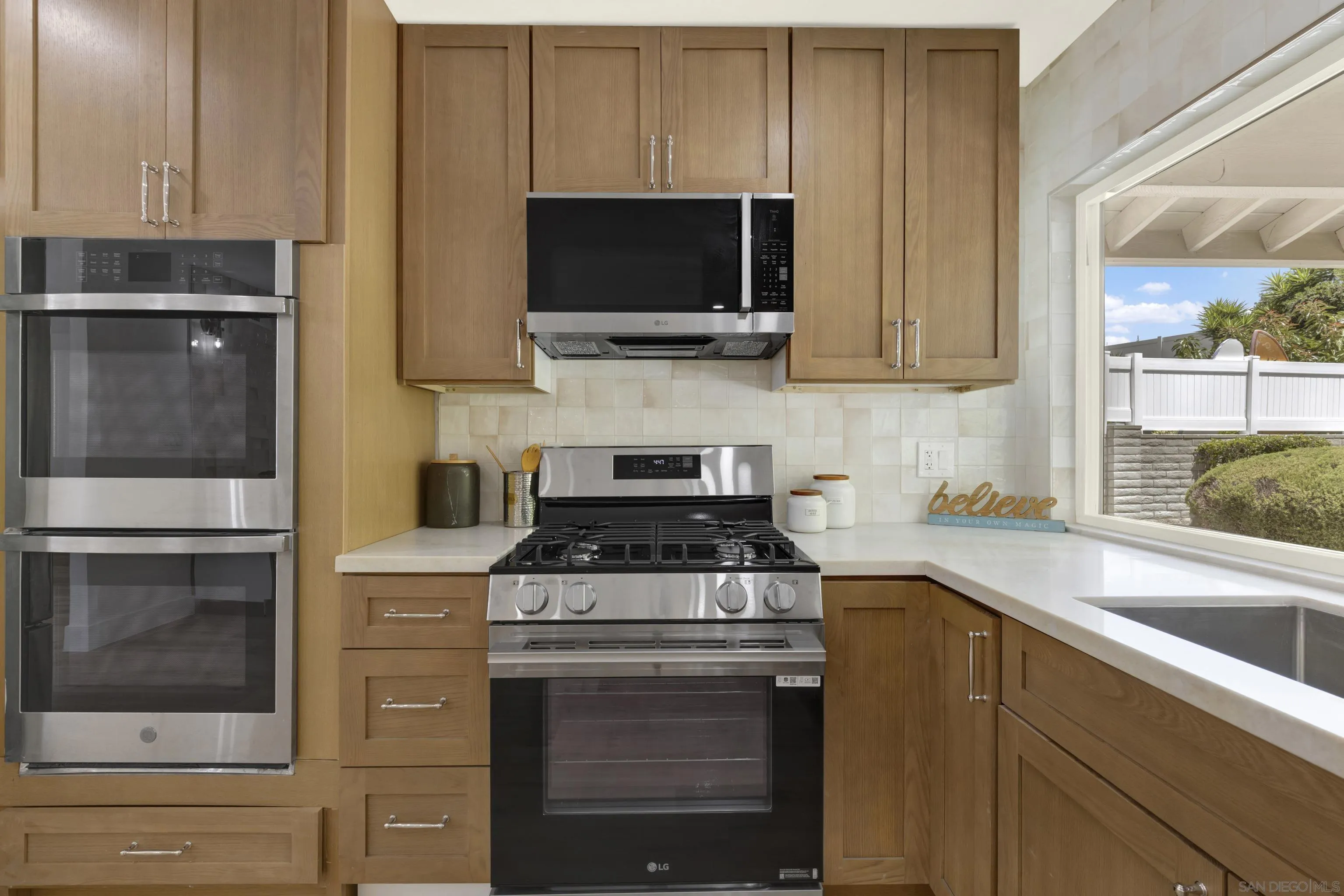 https://cdn.realtyfeed.com/cdn/127/260019212/728d03d8d9d411a14d3b81ae01cbb16c.webp