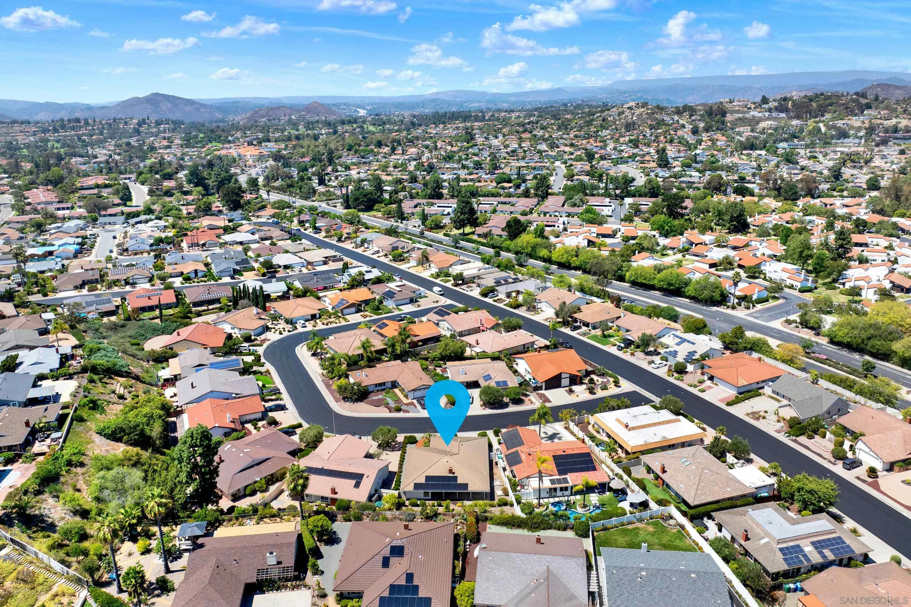 https://cdn.realtyfeed.com/cdn/127/260019212/740dd0c41123ea8c307462ee89ed88ee.webp