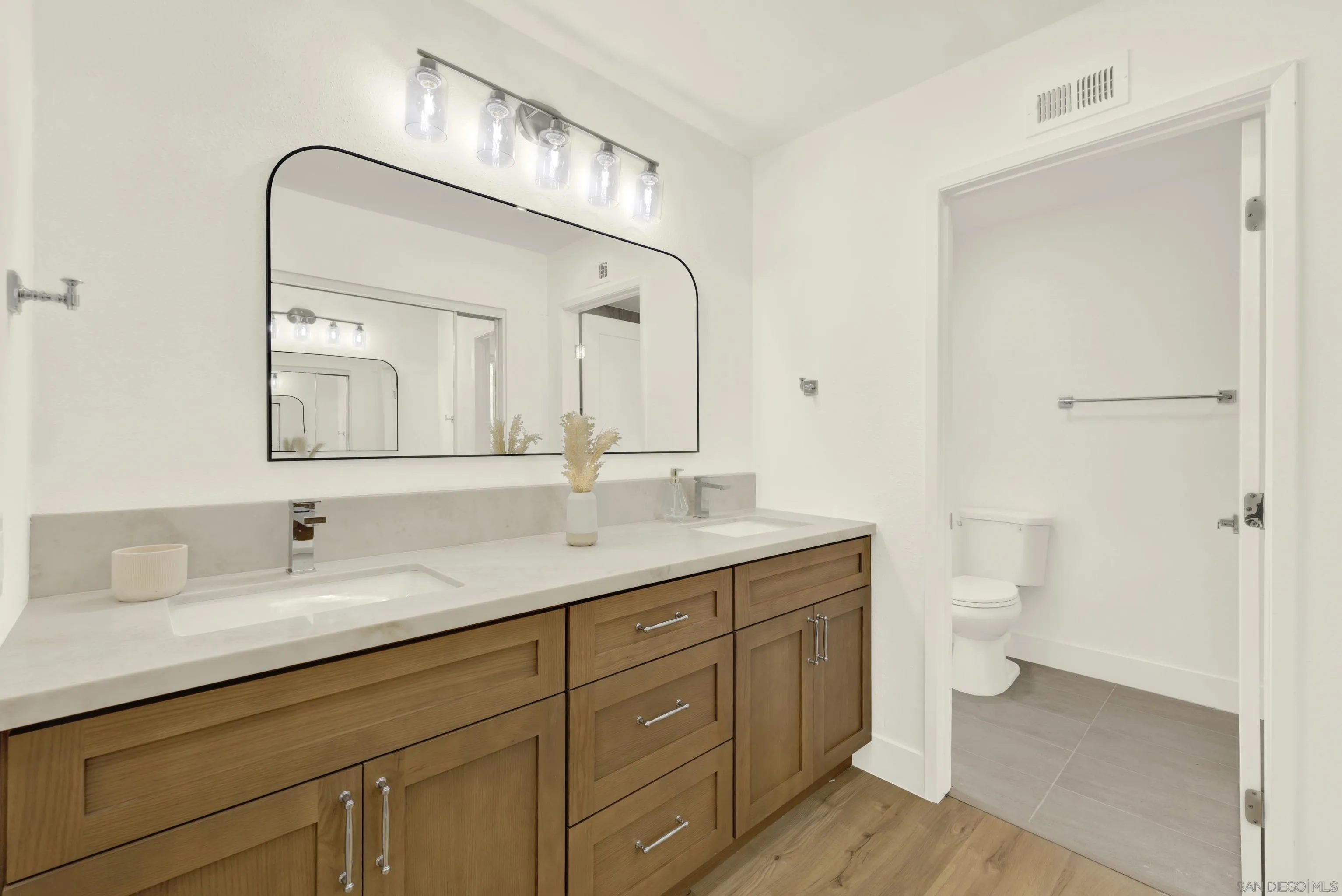 https://cdn.realtyfeed.com/cdn/127/260019212/a2d9a7a59b98f77ebae98f93831fc42d.webp