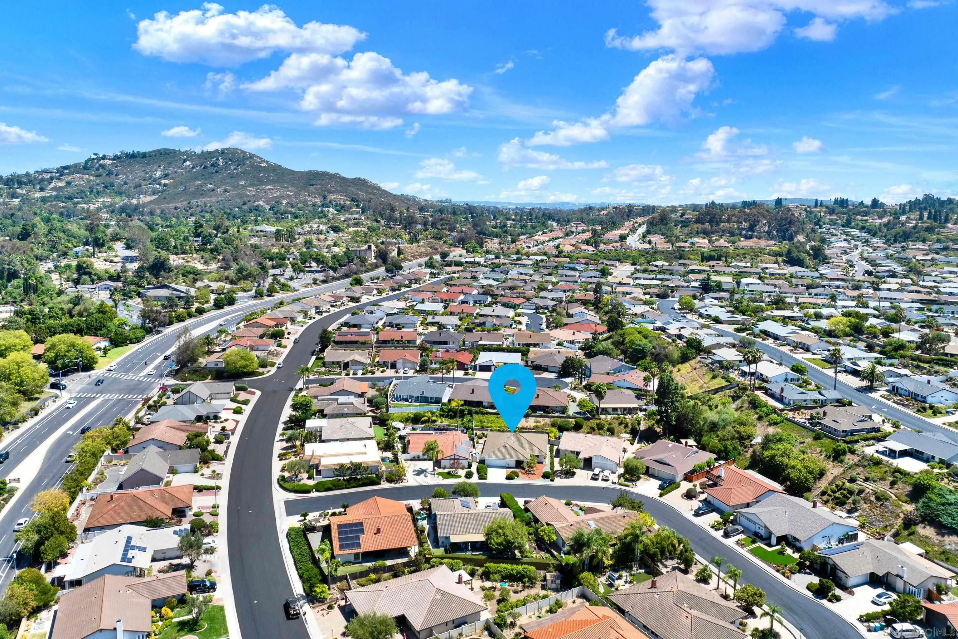 https://cdn.realtyfeed.com/cdn/127/260019212/b5fe1a3277f34ee0950539f0d519b50d.webp
