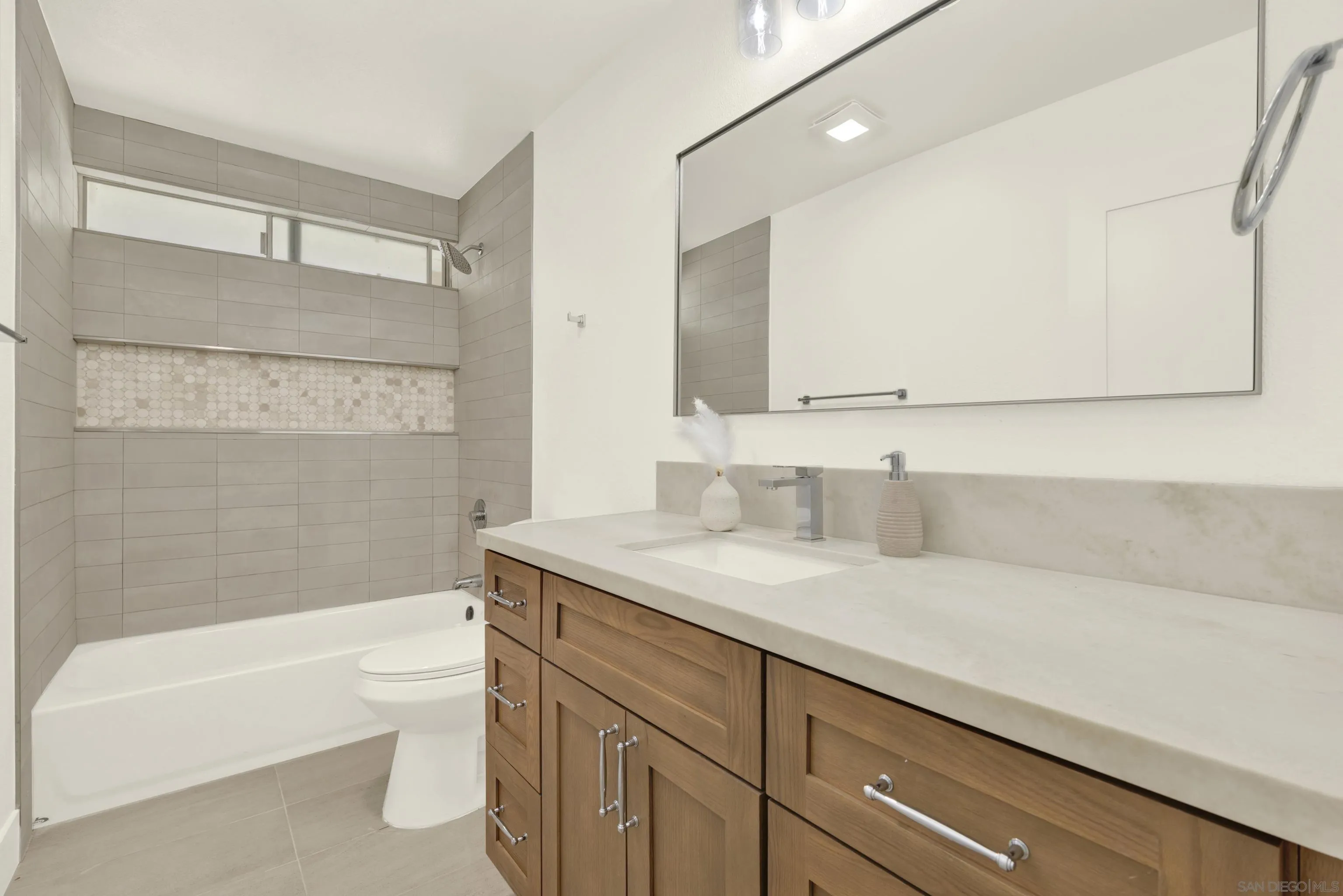 https://cdn.realtyfeed.com/cdn/127/260019212/bf094f73d6dfbacaa510376ae78801b4.webp