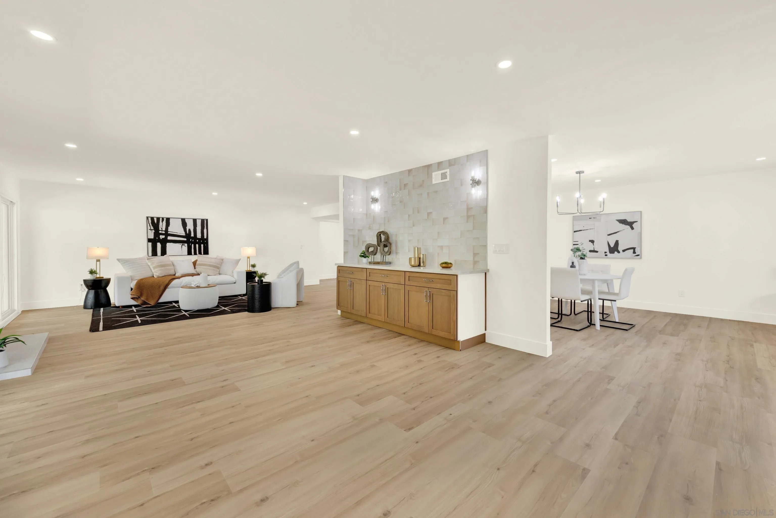 https://cdn.realtyfeed.com/cdn/127/260019212/d132de4bcc508e155ac84dca23a7fce9.webp
