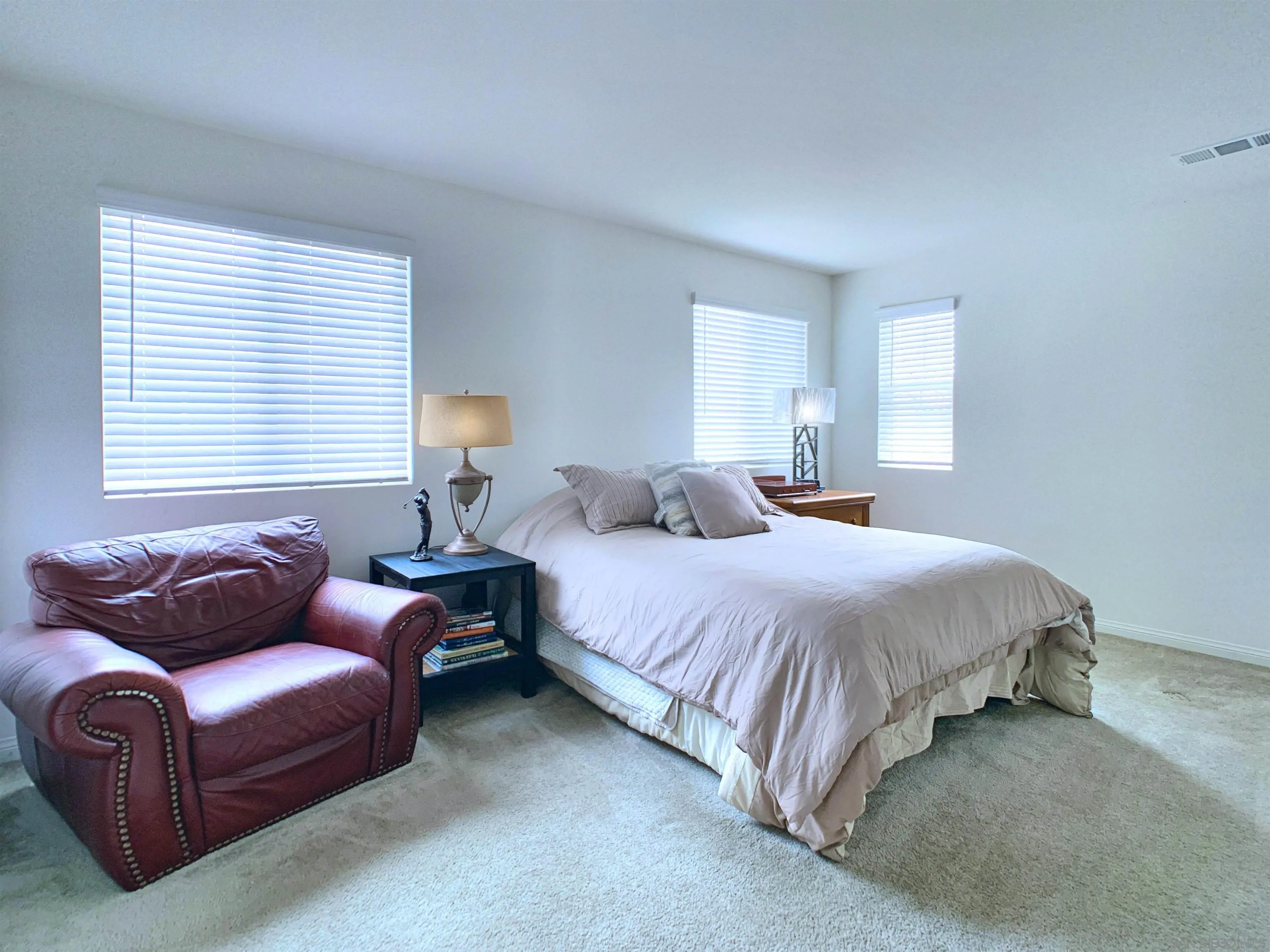 https://cdn.realtyfeed.com/cdn/127/260019217/007627ef063bbbadfbe73dd72dbdf0ae.webp