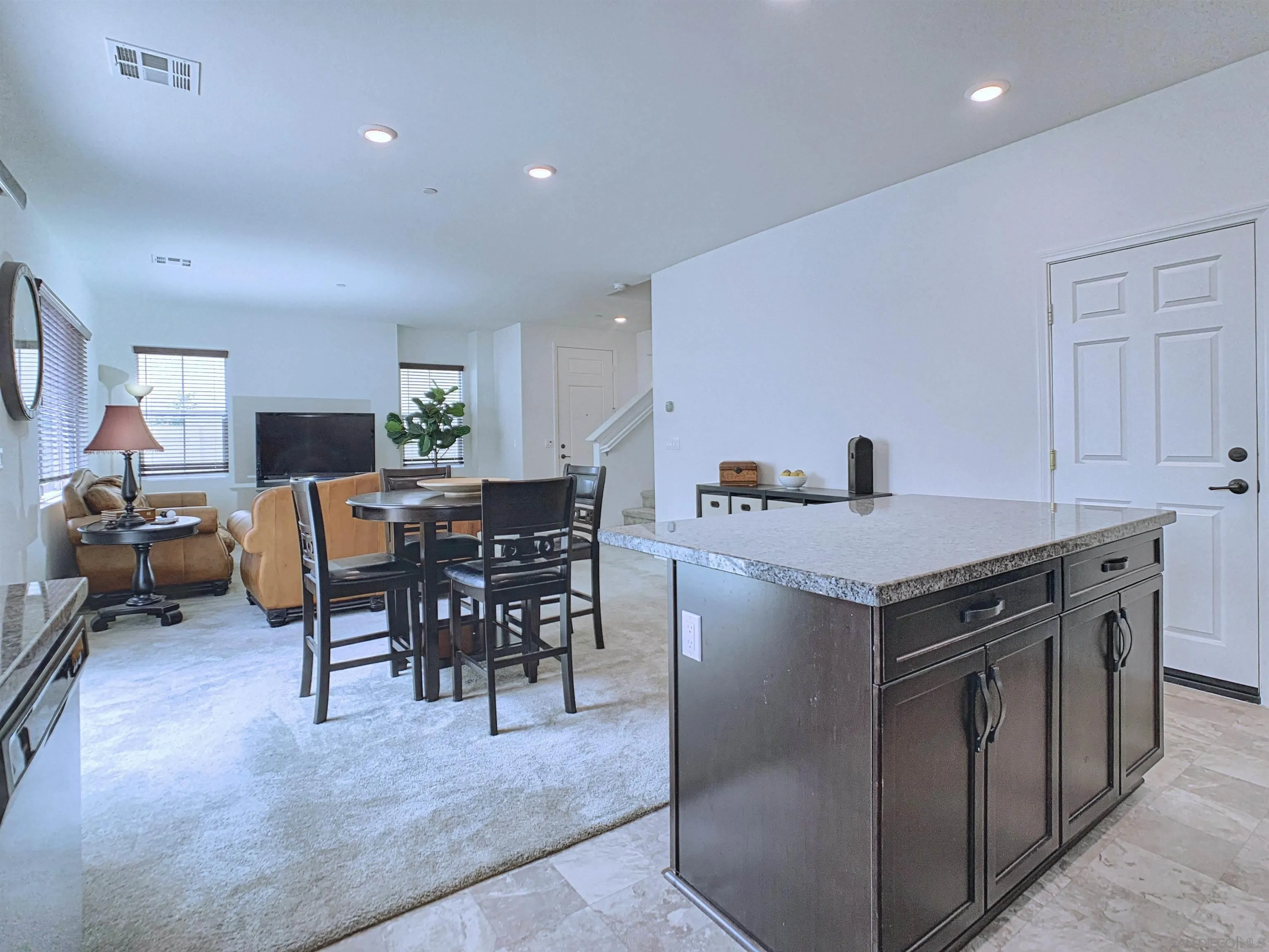 https://cdn.realtyfeed.com/cdn/127/260019217/19b70008c8bbbd79a6724cecd4605c86.webp