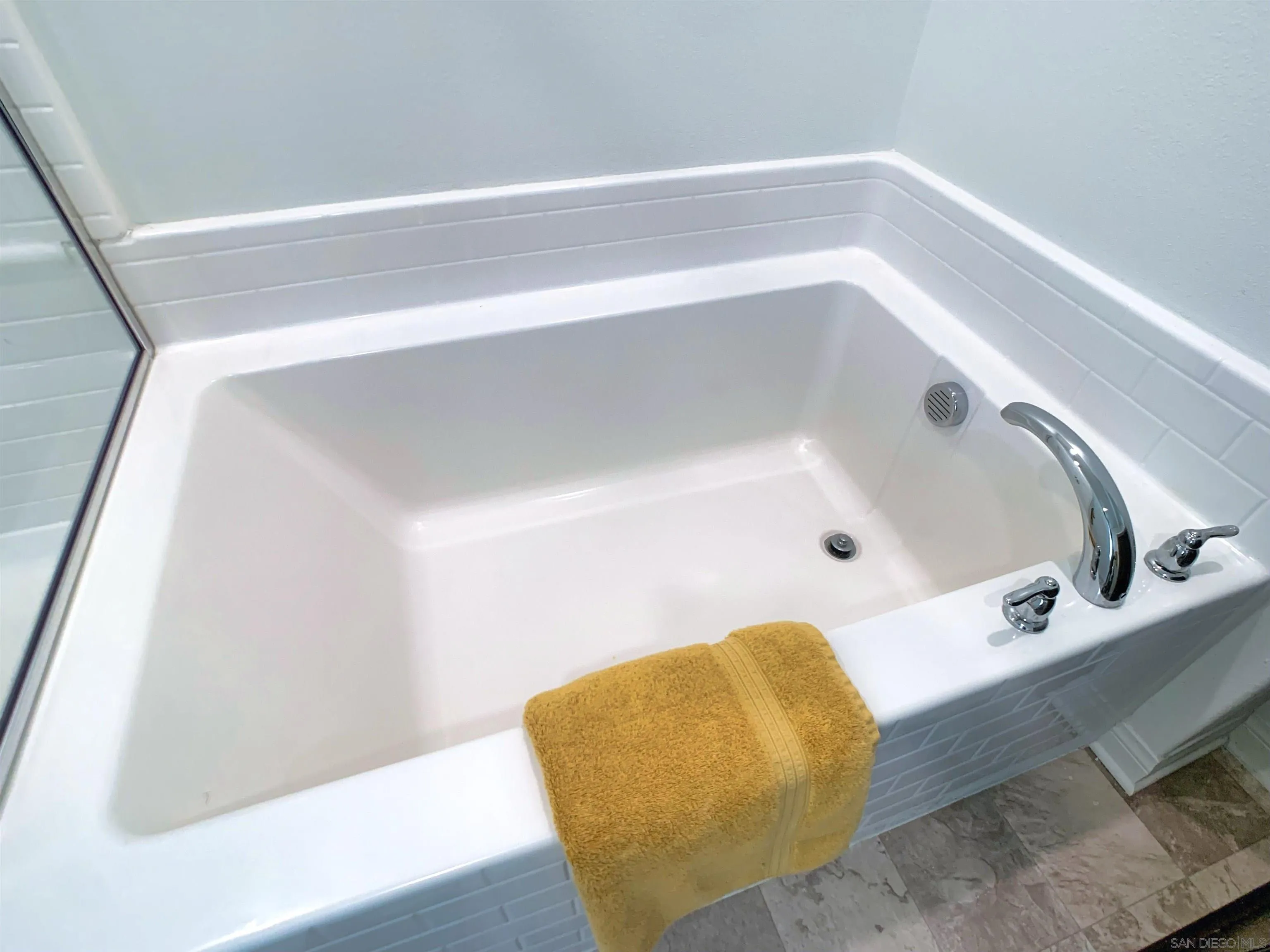 https://cdn.realtyfeed.com/cdn/127/260019217/47d339b9d69b748dc3a6536e638fc4c6.webp