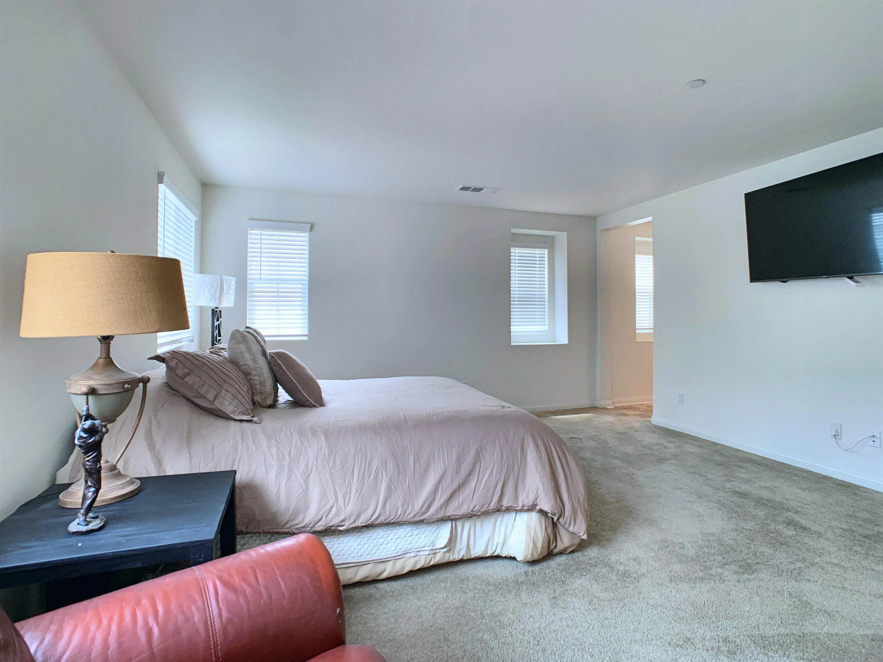 https://cdn.realtyfeed.com/cdn/127/260019217/6cf3da71824140358e47ee76b8d05387.webp