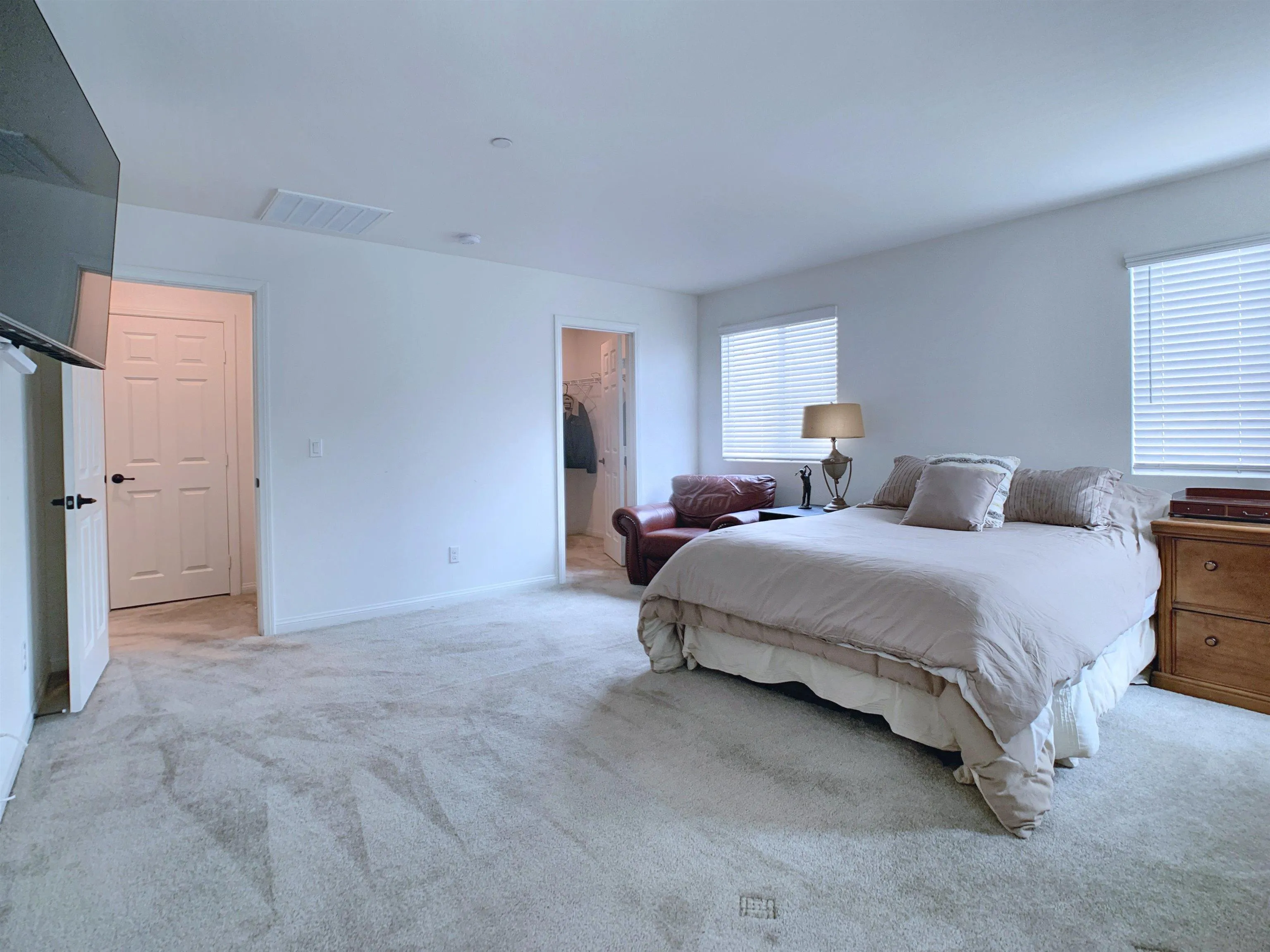 https://cdn.realtyfeed.com/cdn/127/260019217/8c24770a202afa2c790a75a28cc7bdcf.webp