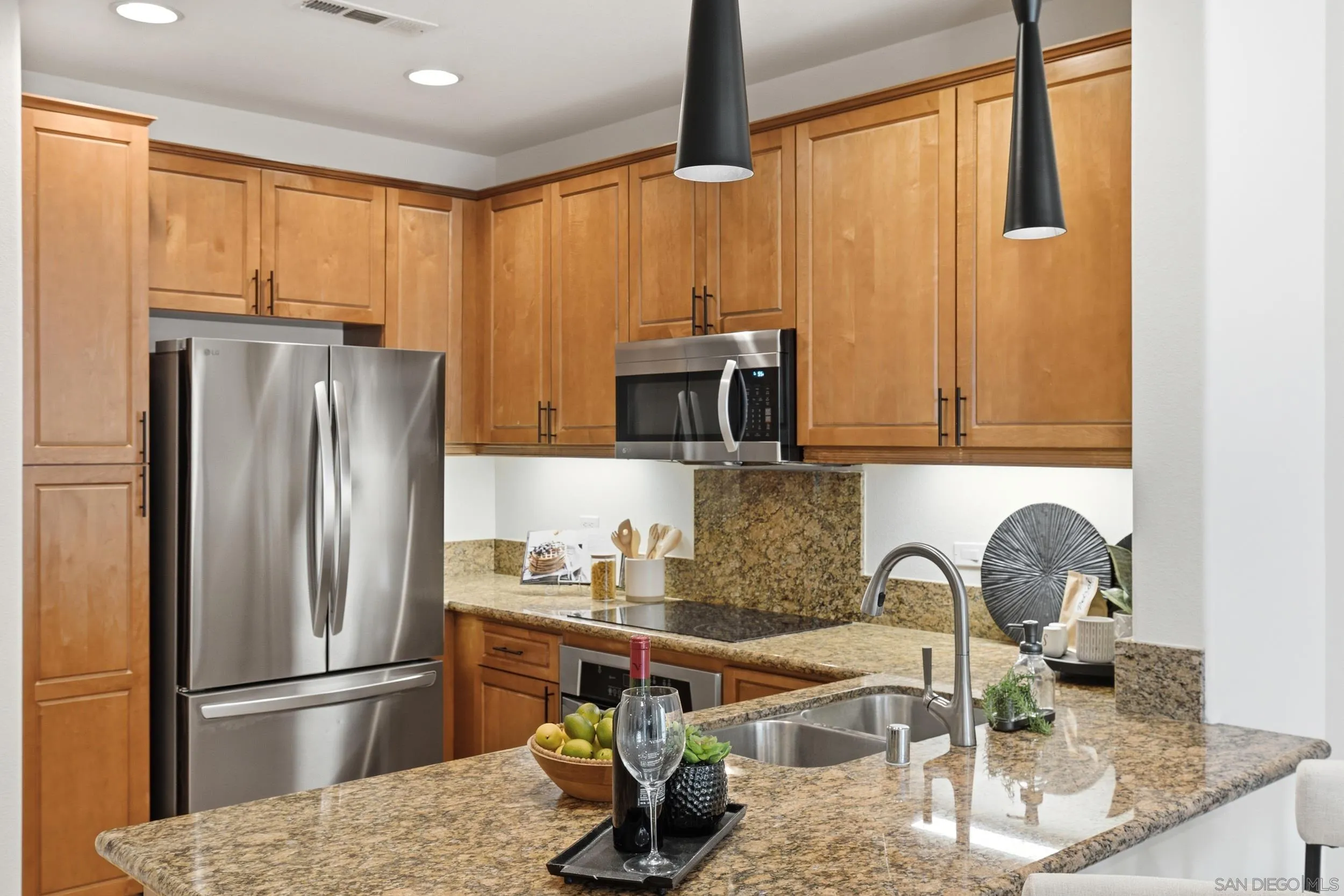 Photo #3: 260019220 Listing: Photo #3