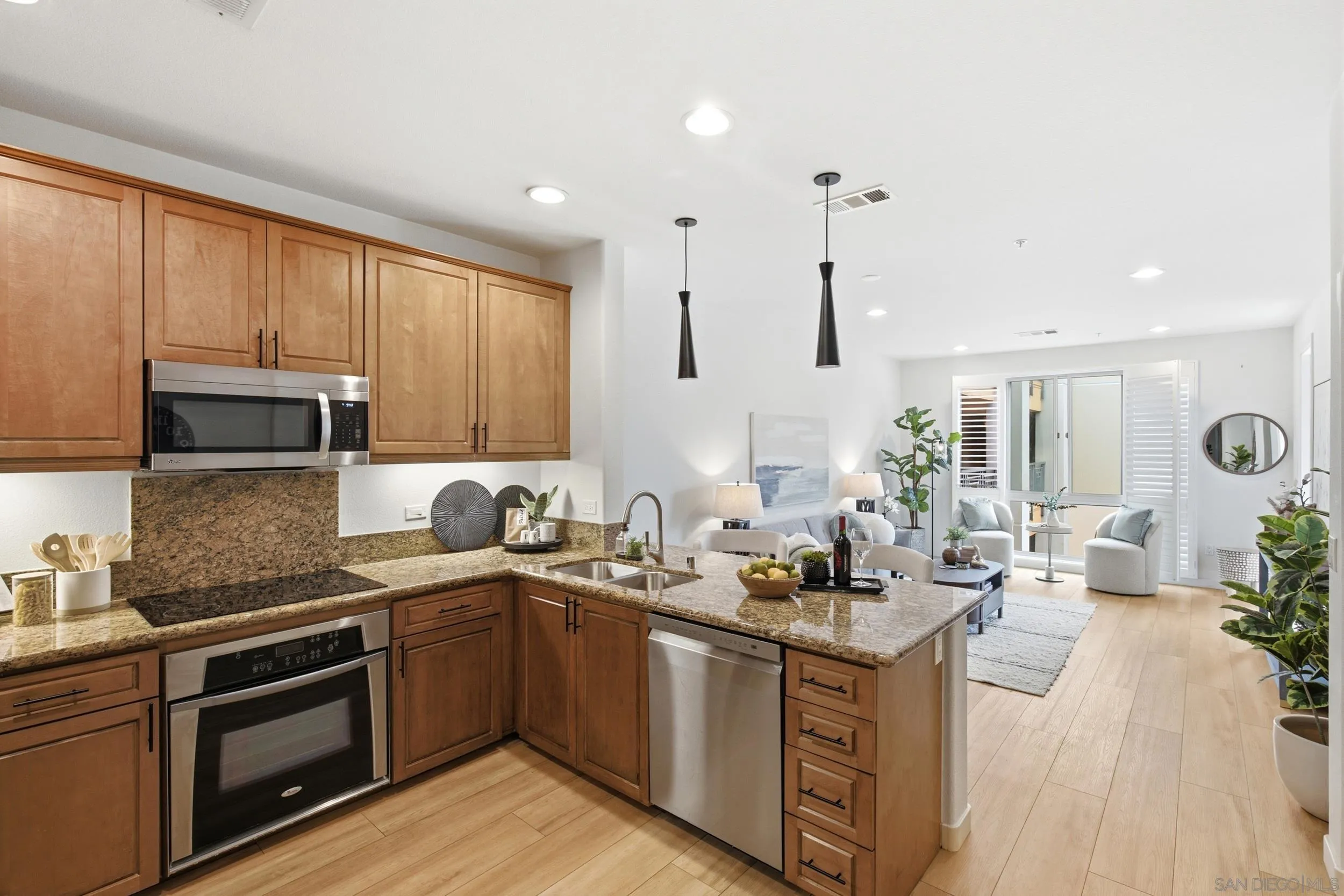 Photo #2: 260019220 Listing: Photo #2