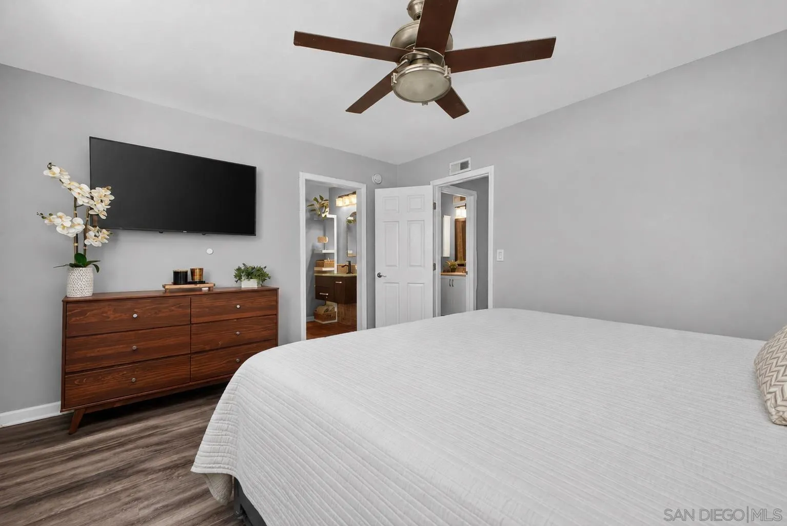 https://cdn.realtyfeed.com/cdn/127/260019224/1e3b676b1e25ad6eebfe5f228e9237ed.webp