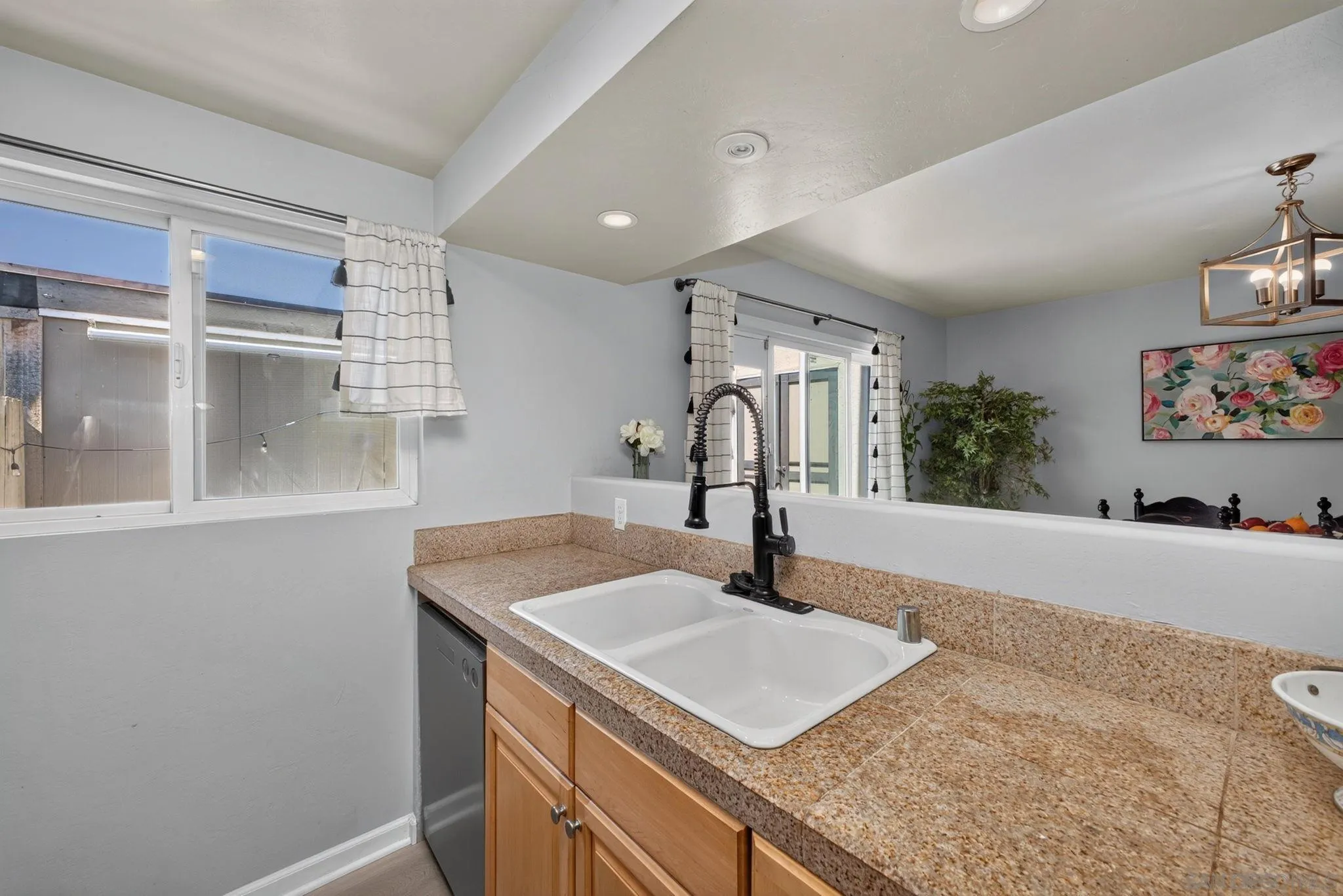 https://cdn.realtyfeed.com/cdn/127/260019224/944c8f75488eeb85bfc4483b14ab67d8.webp