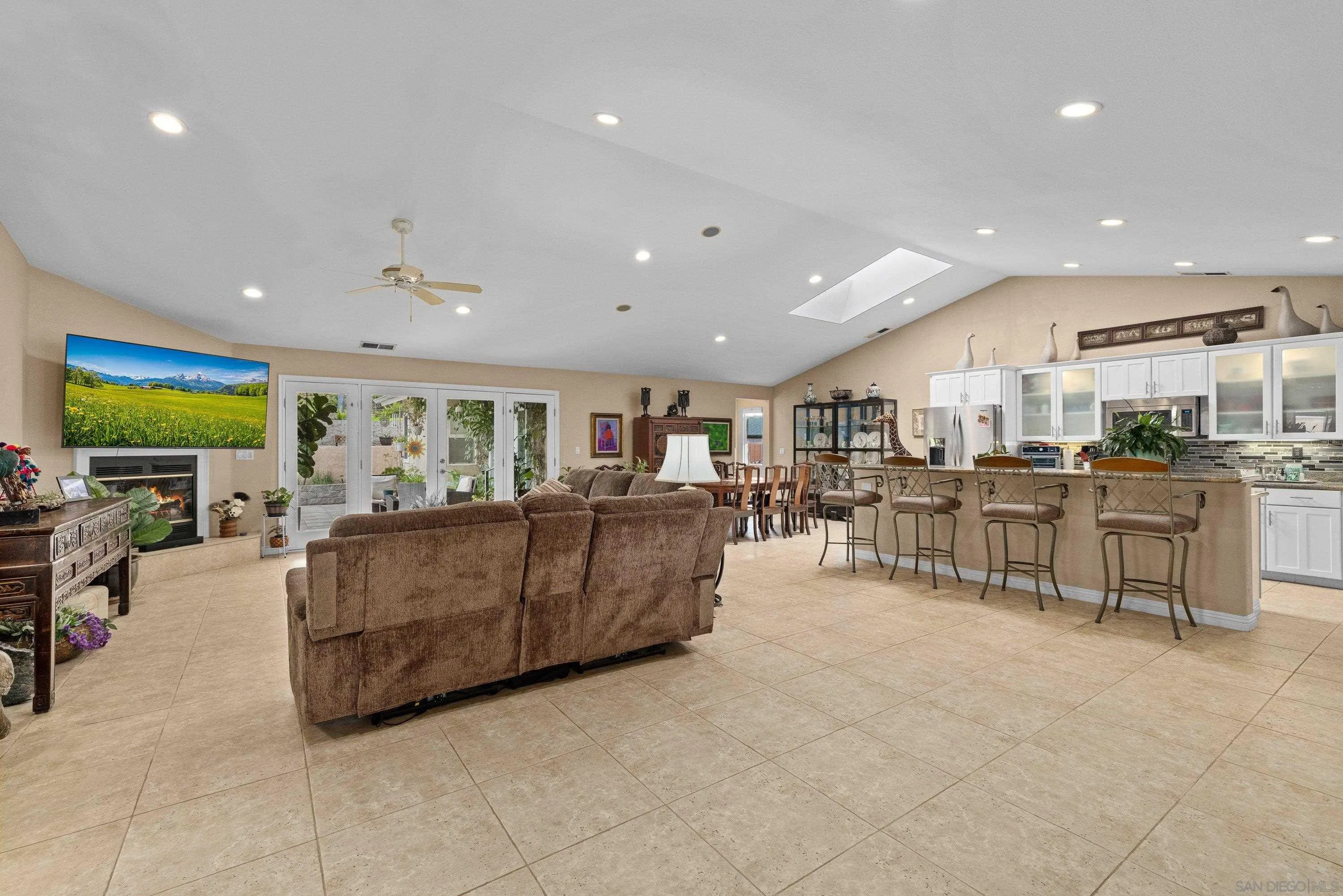 https://cdn.realtyfeed.com/cdn/127/260019225/1794e8f26057ee2c558c918dd03e9703.webp