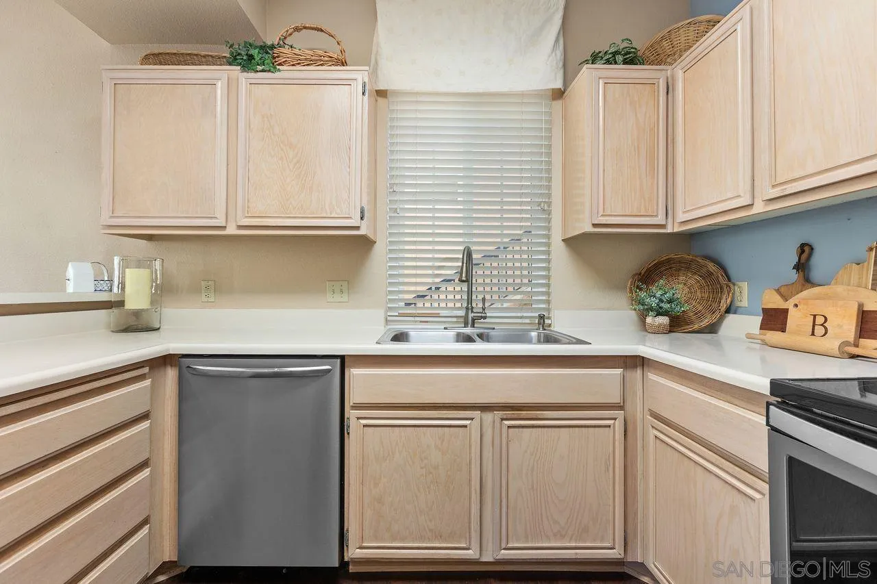 https://cdn.realtyfeed.com/cdn/127/260019227/d2c3e6ed692d12868dd0a7ad444f8de9.webp
