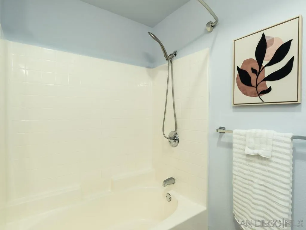 Photo #23: 260019228 Listing: Photo #23
