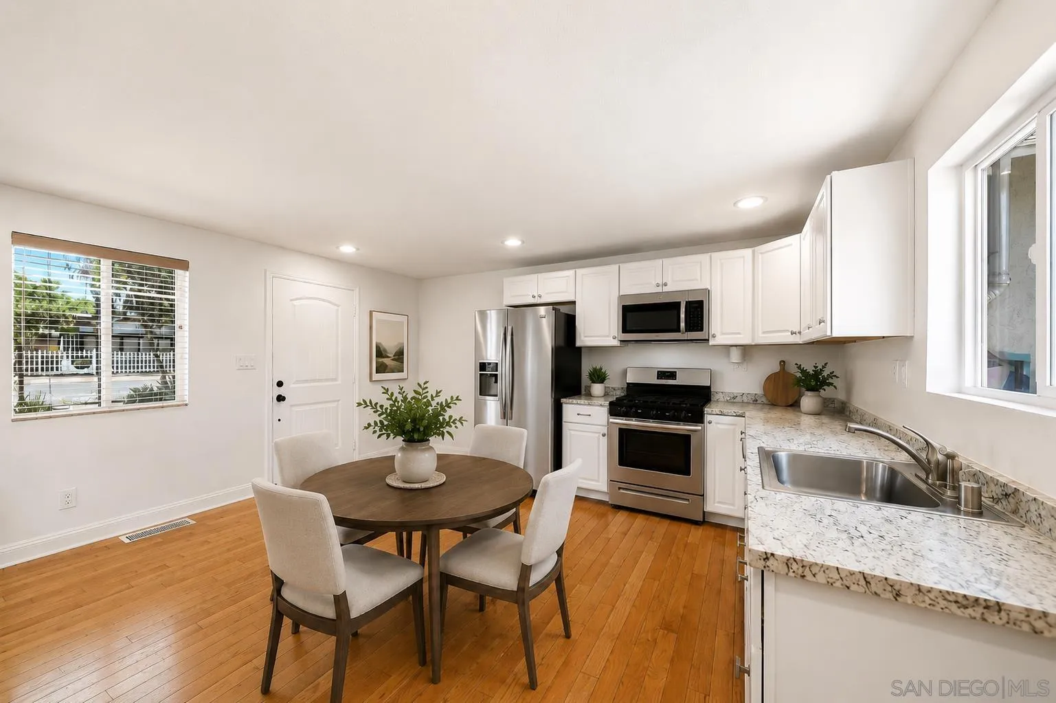 https://cdn.realtyfeed.com/cdn/127/260019232/db129a56665ddb6cff276f46a4defe95.webp