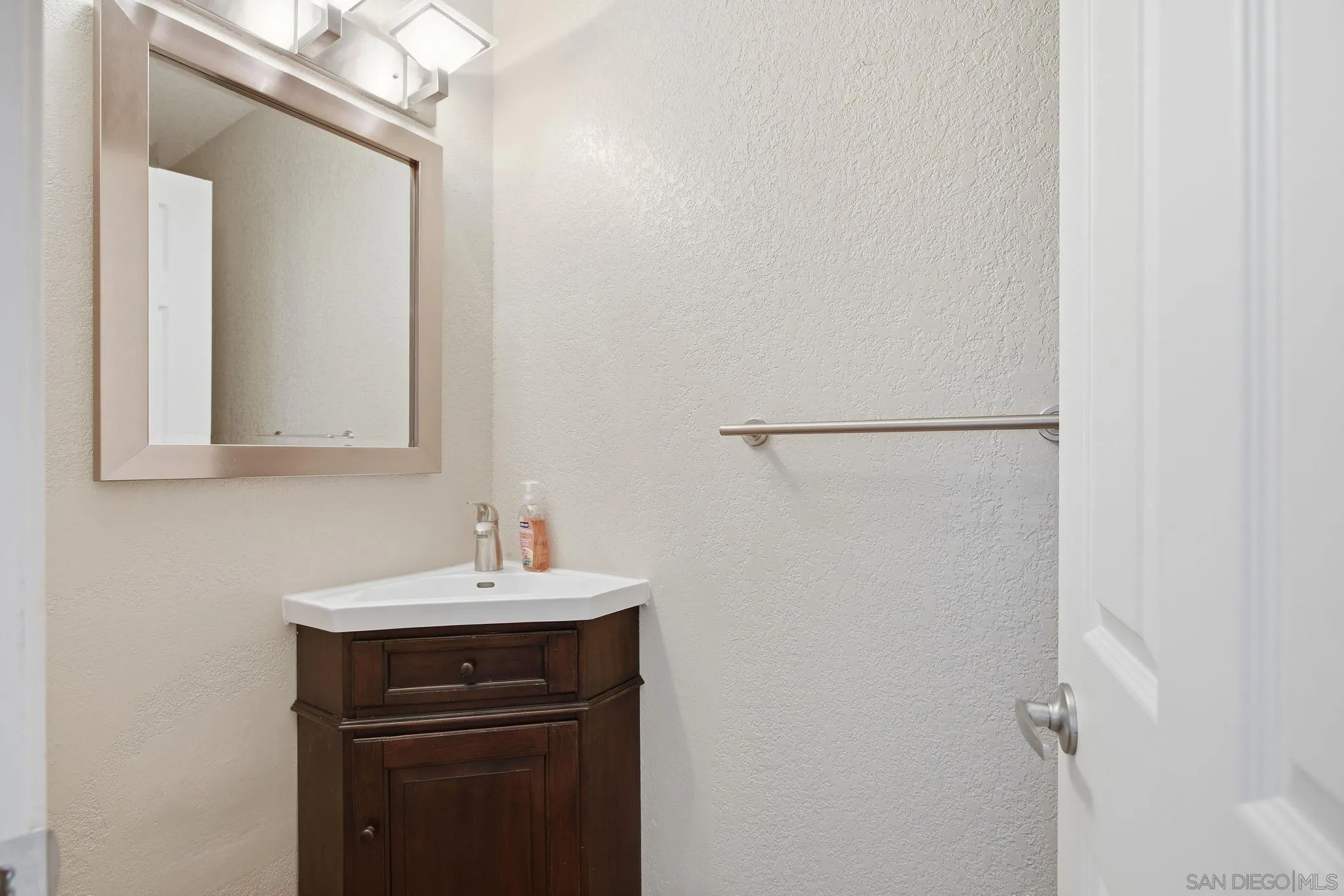 Photo #25: 260019233 Listing: Photo #25
